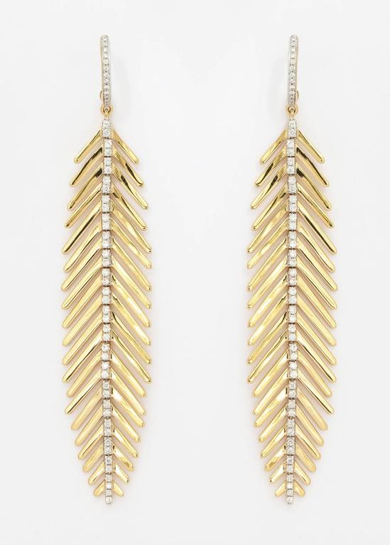 Diamond Gold Flexible Feather Earrings At 1stdibs 18k Yellow Gold And Diamond Spine Articulated Feather Design Earrings Containing 110 Full Cut Diamonds Weighing