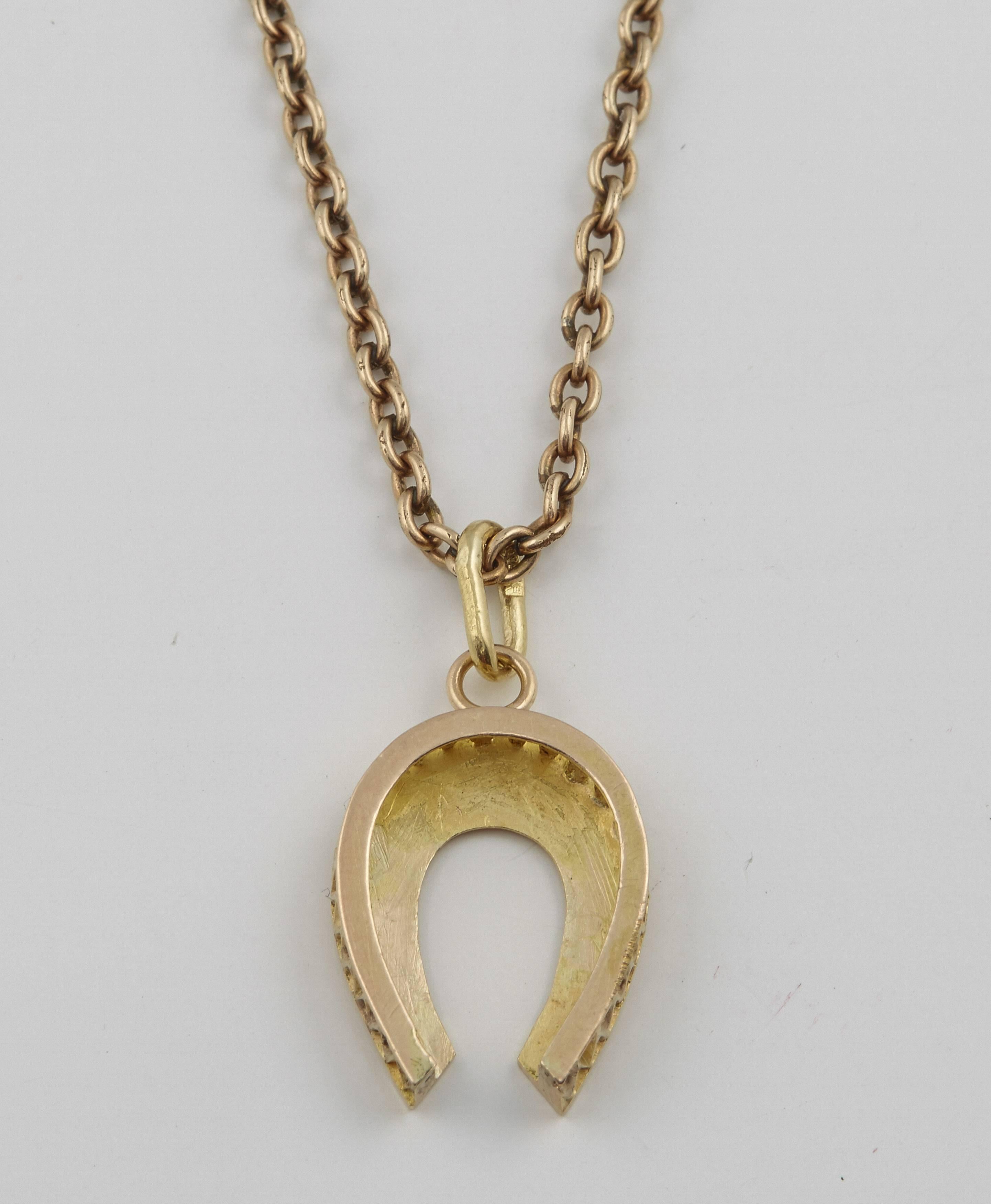 Russian Imperial-era Two-color Gold Horseshoe Pendant, circa 1900 In Good Condition For Sale In St. Catharines, ON