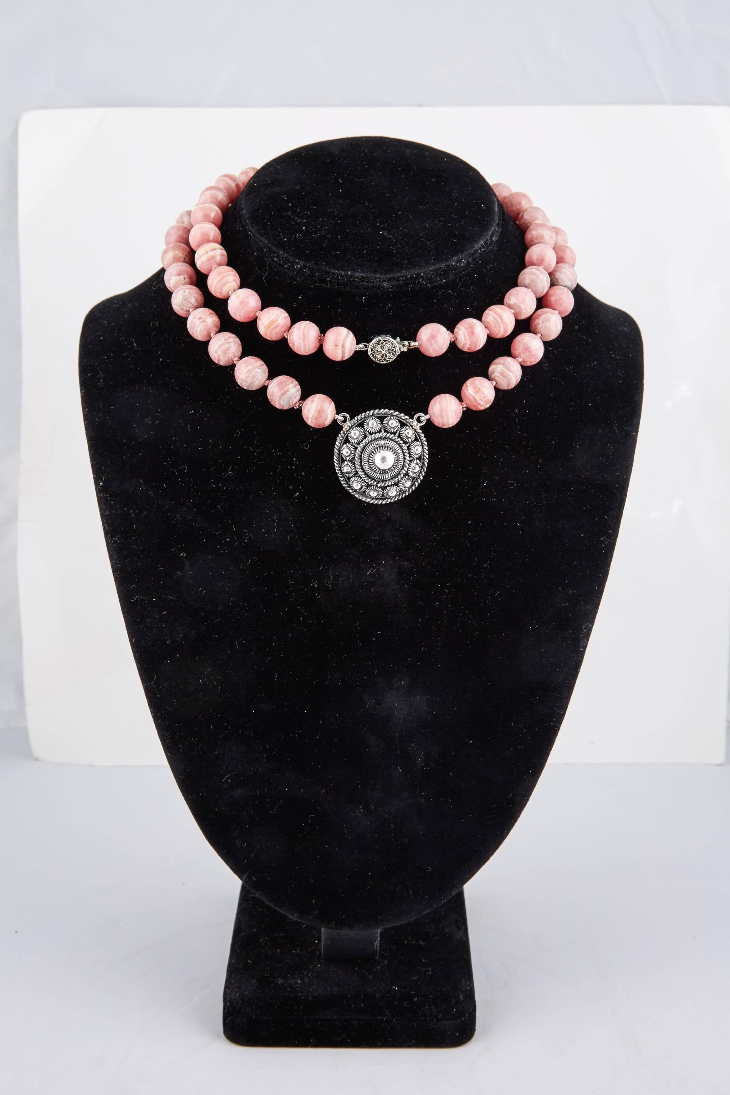 Rhodochrosite Beaded Necklace with Silver Rondelle Pendant, 20th century For Sale 1