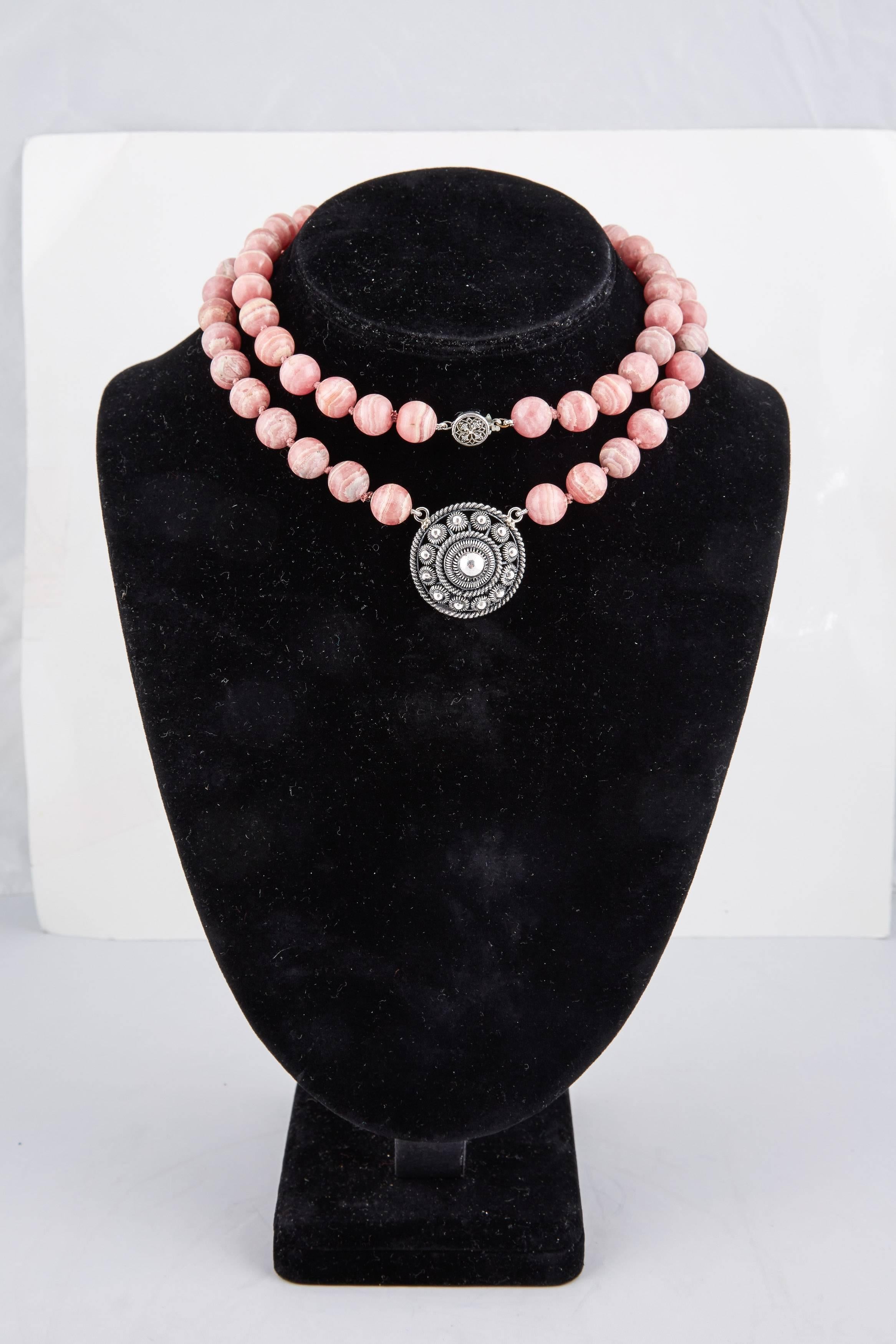 Rhodochrosite Beaded Necklace with Silver Rondelle Pendant, 20th century For Sale 2