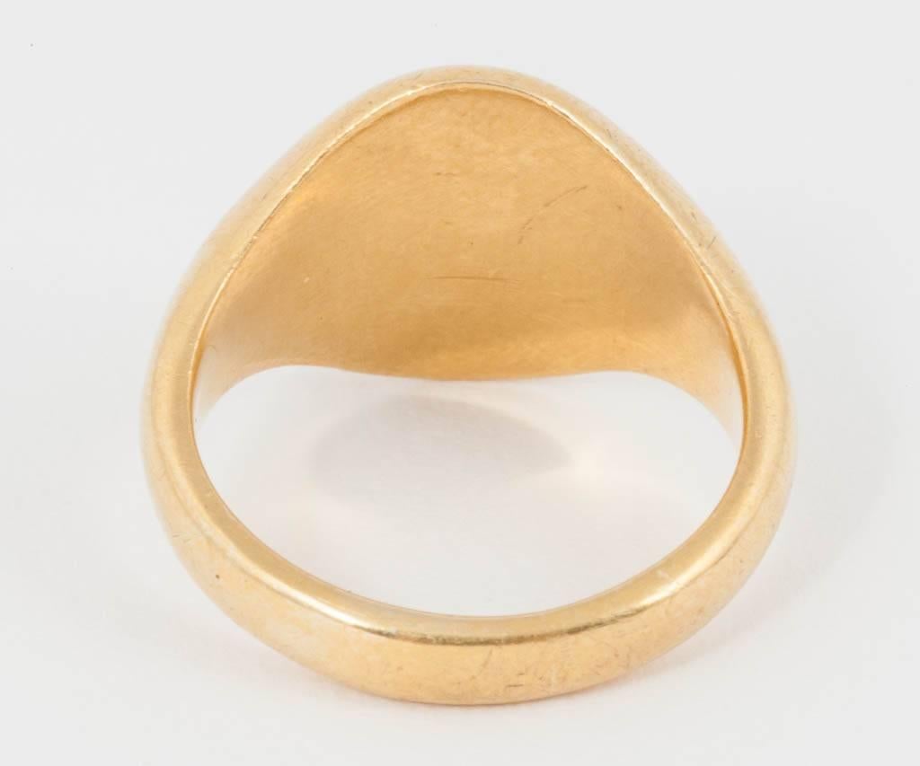 English Gold Signet Ring In Excellent Condition In London, GB