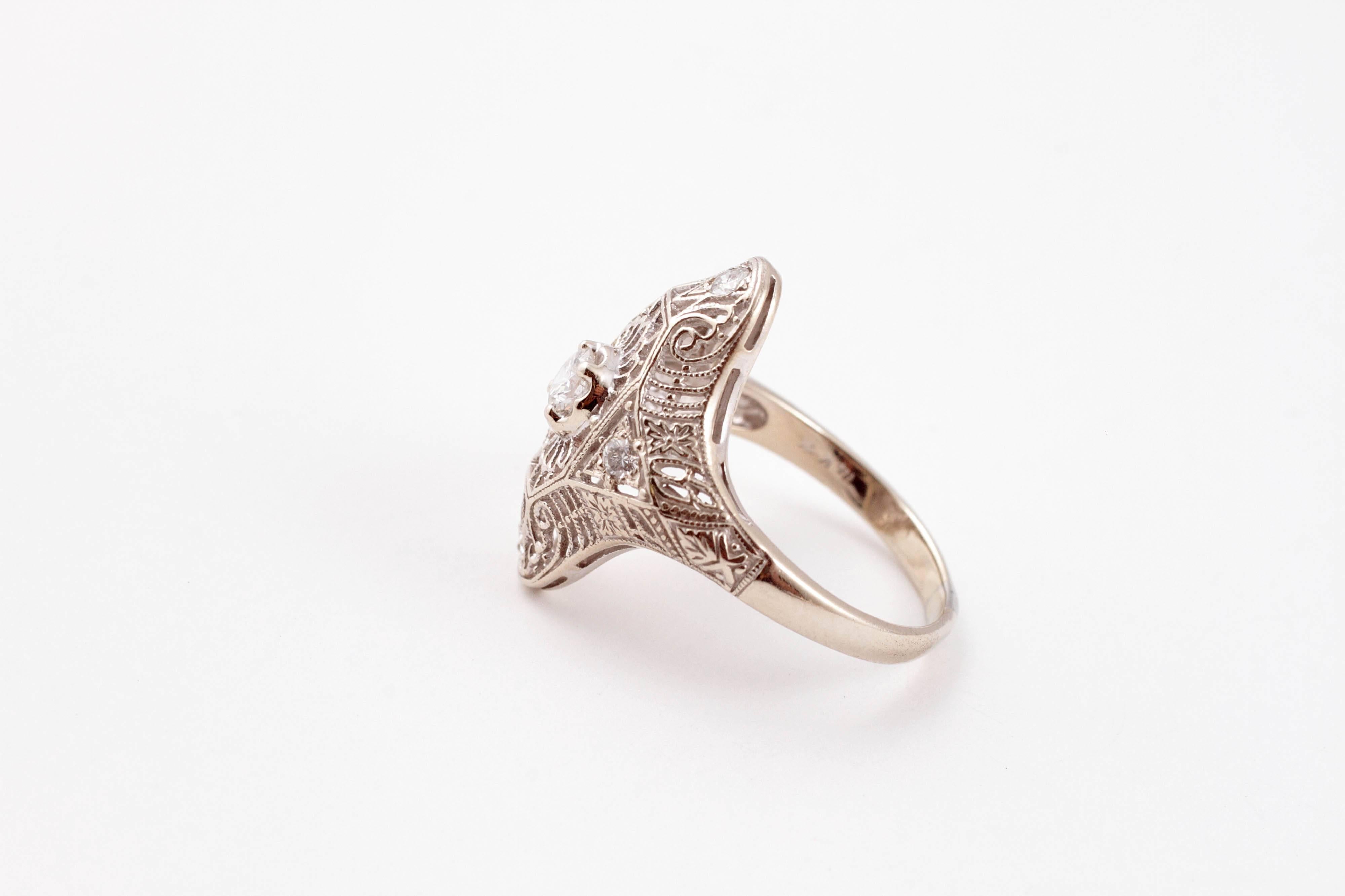 Art Deco Diamond Gold Filigree Engagement Ring In Excellent Condition In Dallas, TX
