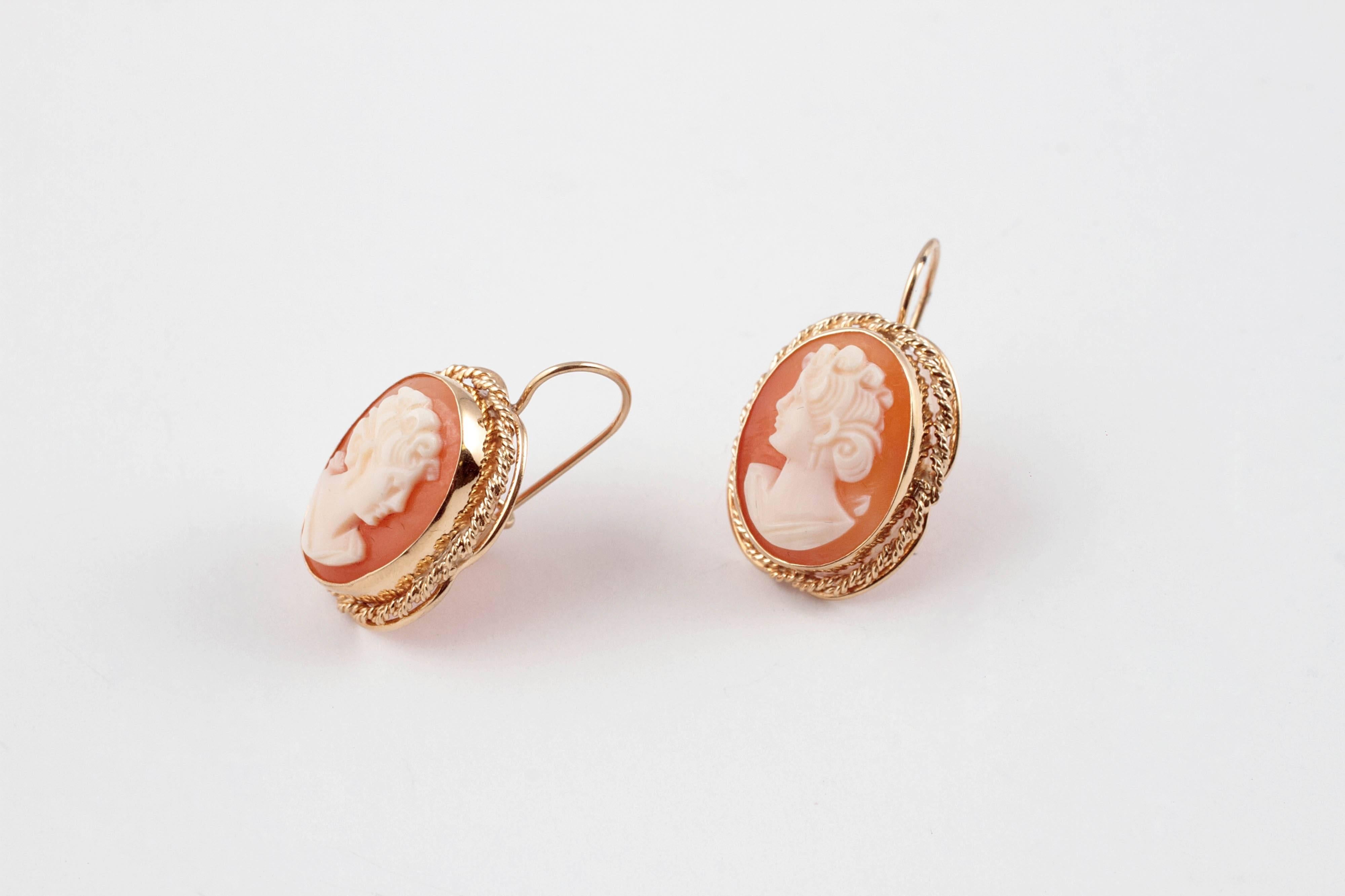 Women's Shell Cameo Earrings Yellow Gold