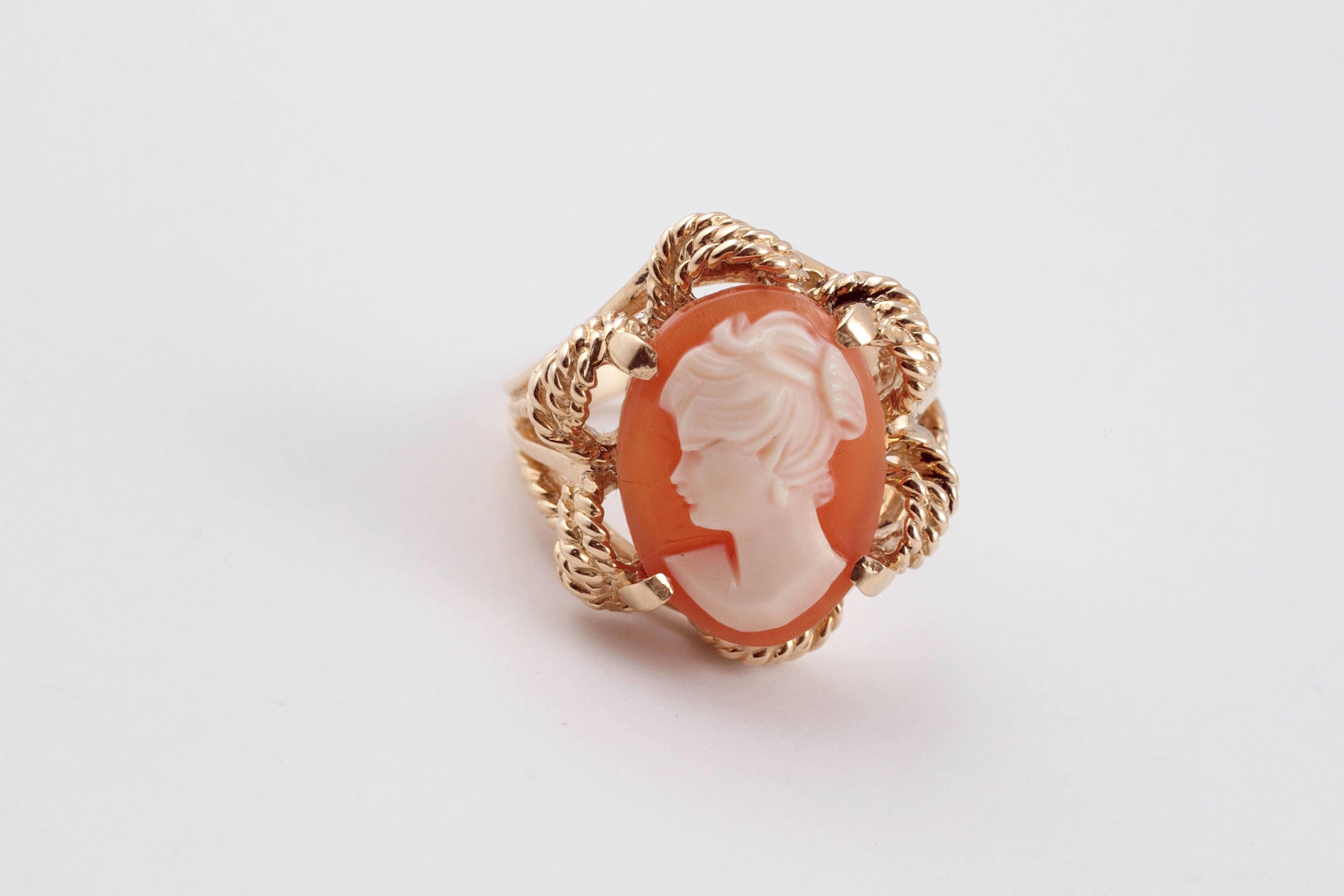 Cameo Ring in 14 Karat Gold 1