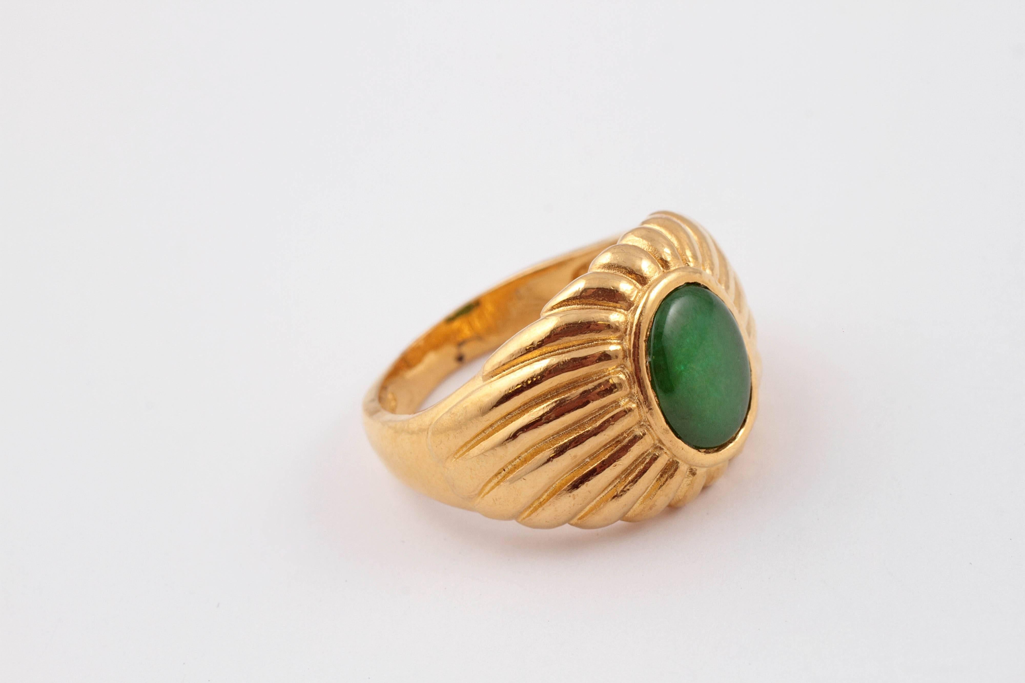 Jade Gold Ring In Excellent Condition In Dallas, TX