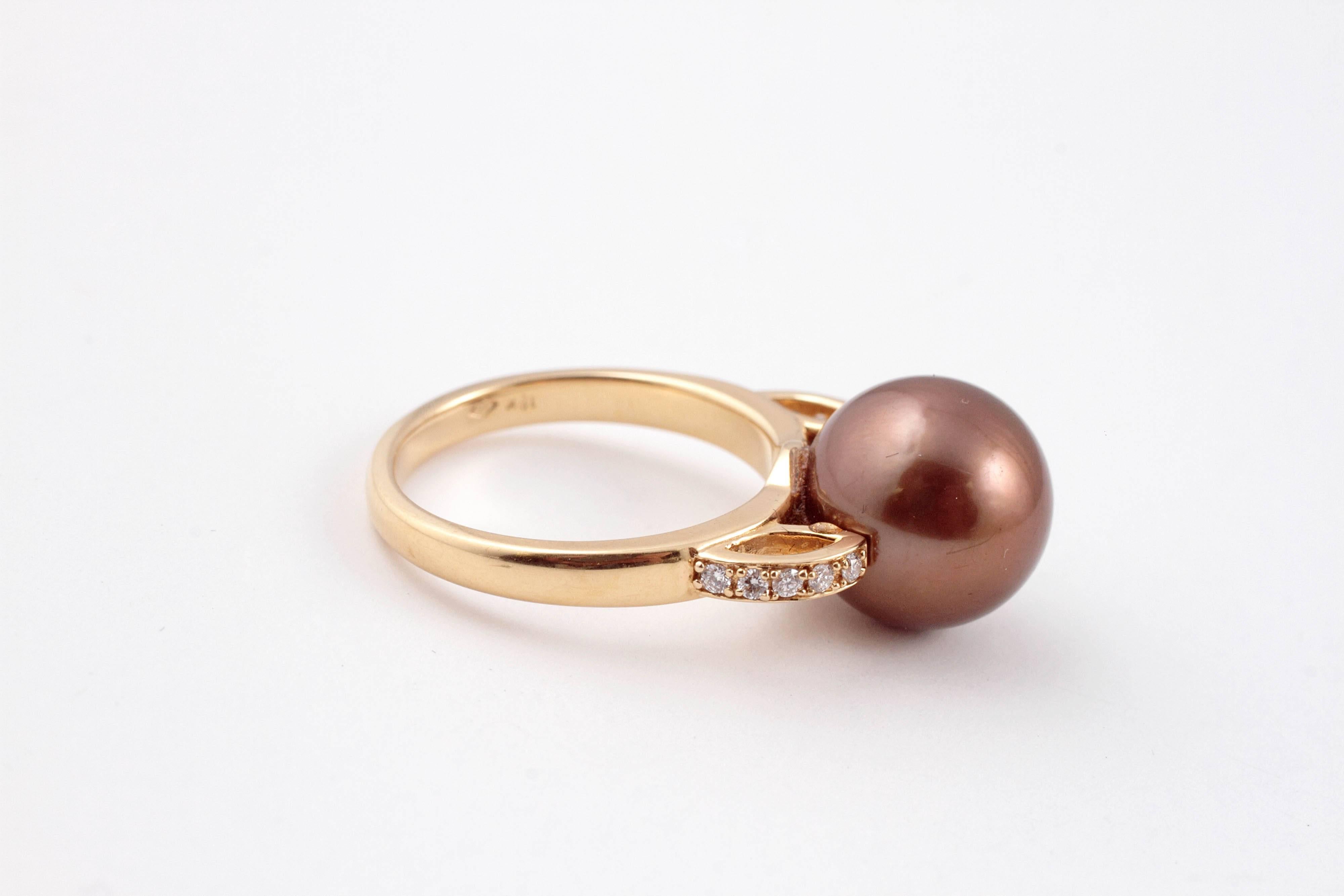 Round Cut Bronze Pearl Diamond Ring in 18 Karat Gold For Sale