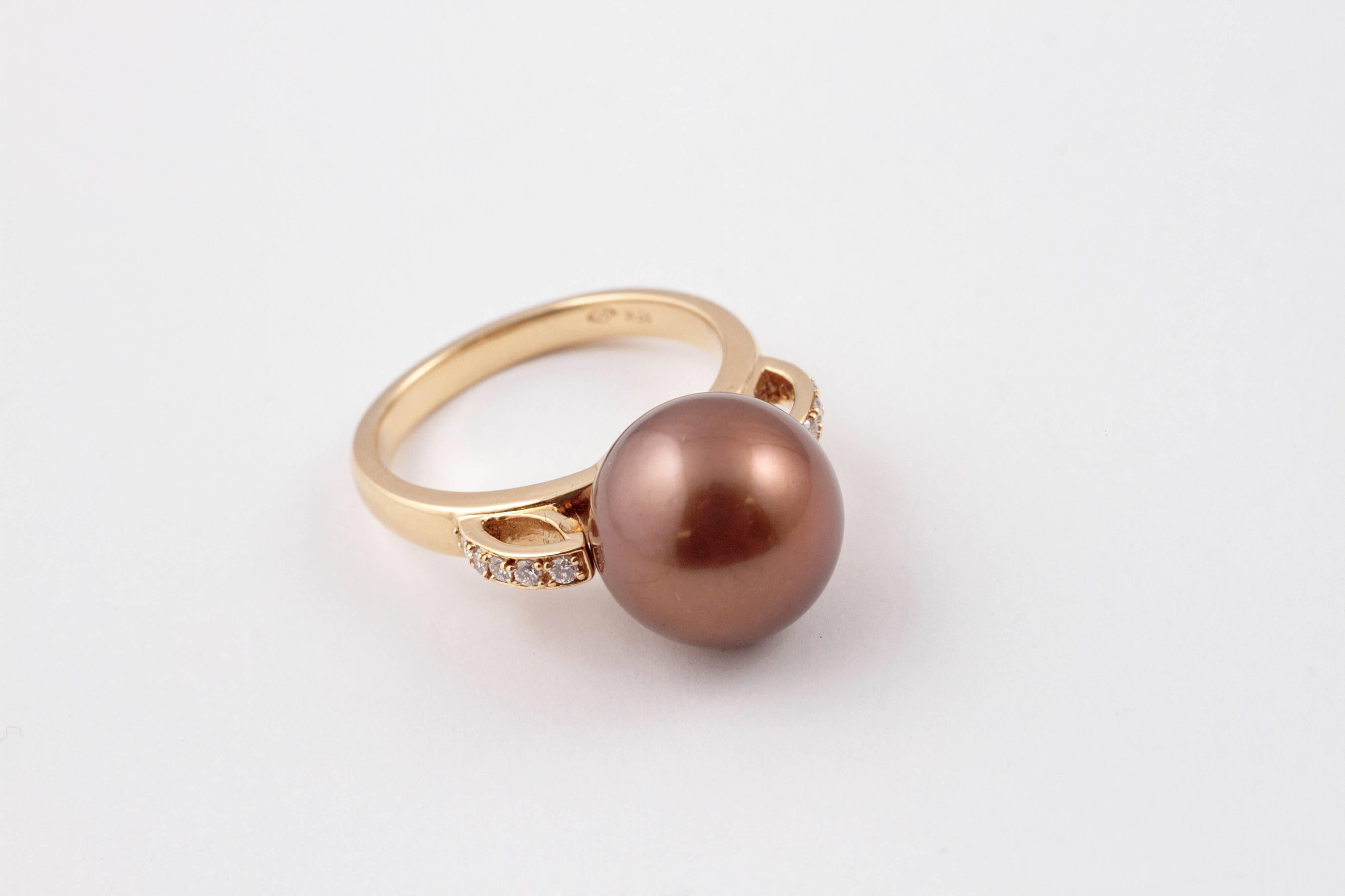 Bronze Pearl Diamond Ring in 18 Karat Gold For Sale 2