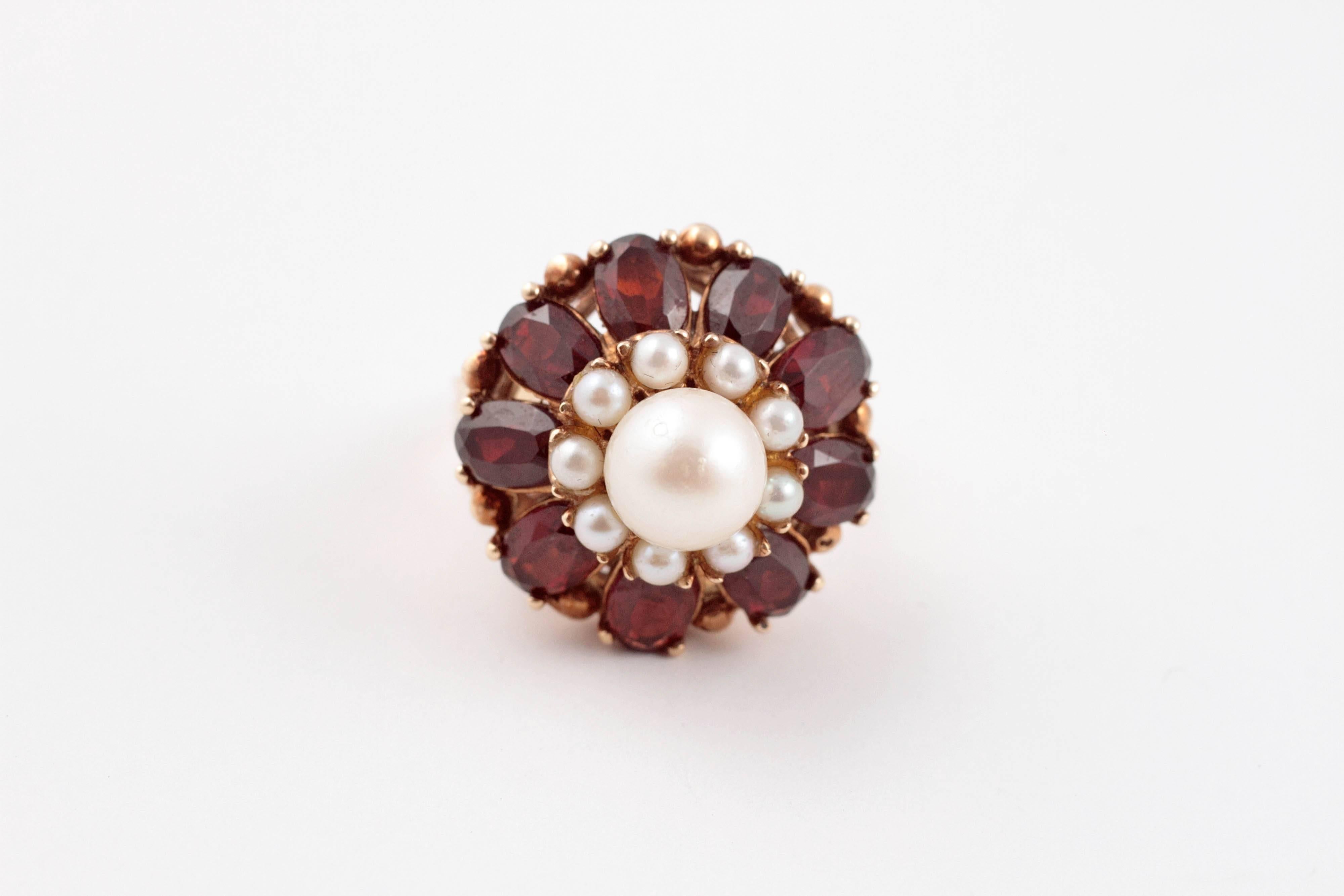Cultured Pearl Garnet Gold Ring In Excellent Condition In Dallas, TX