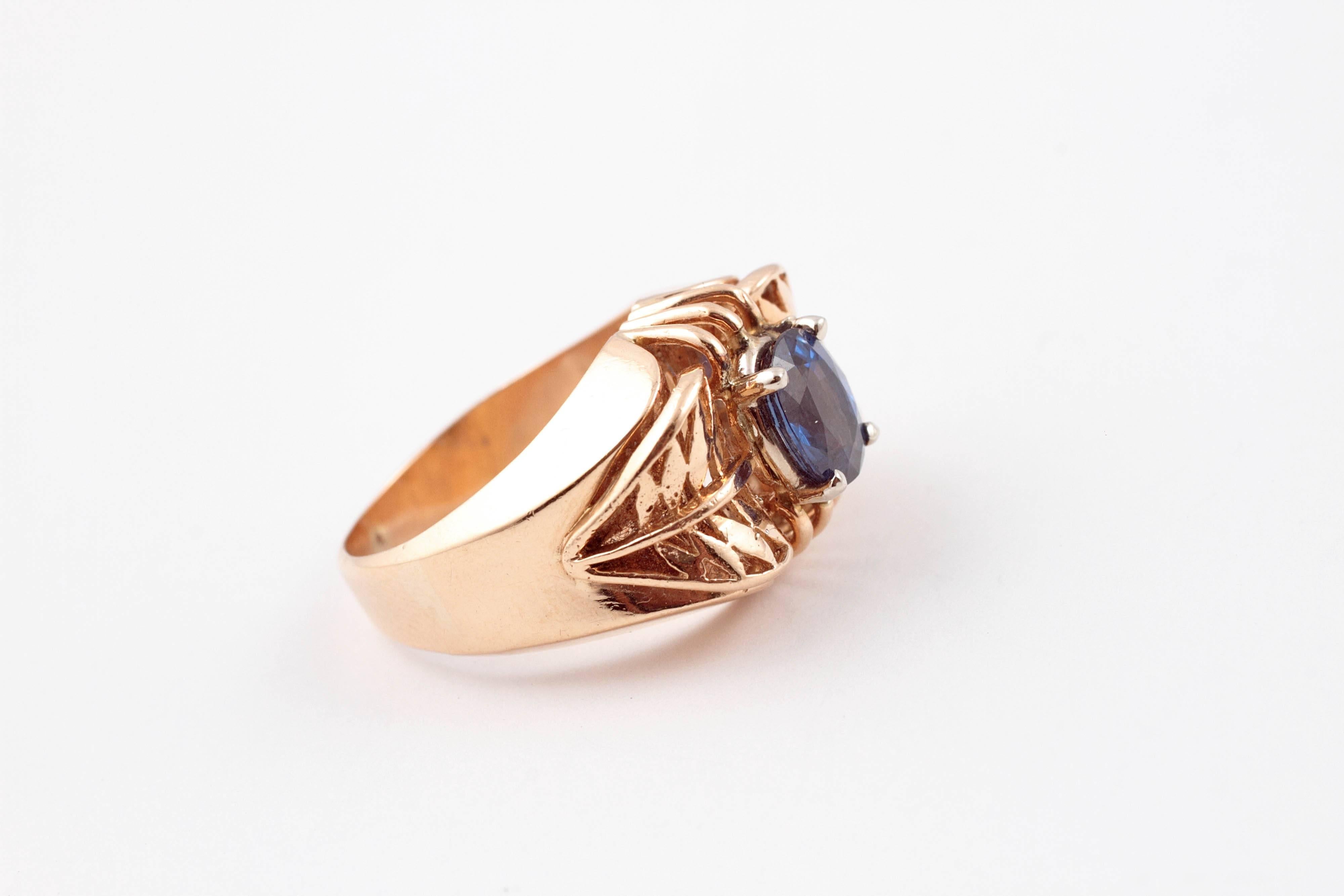 Women's 1.35 Carat Blue Sapphire Ring Yellow Gold