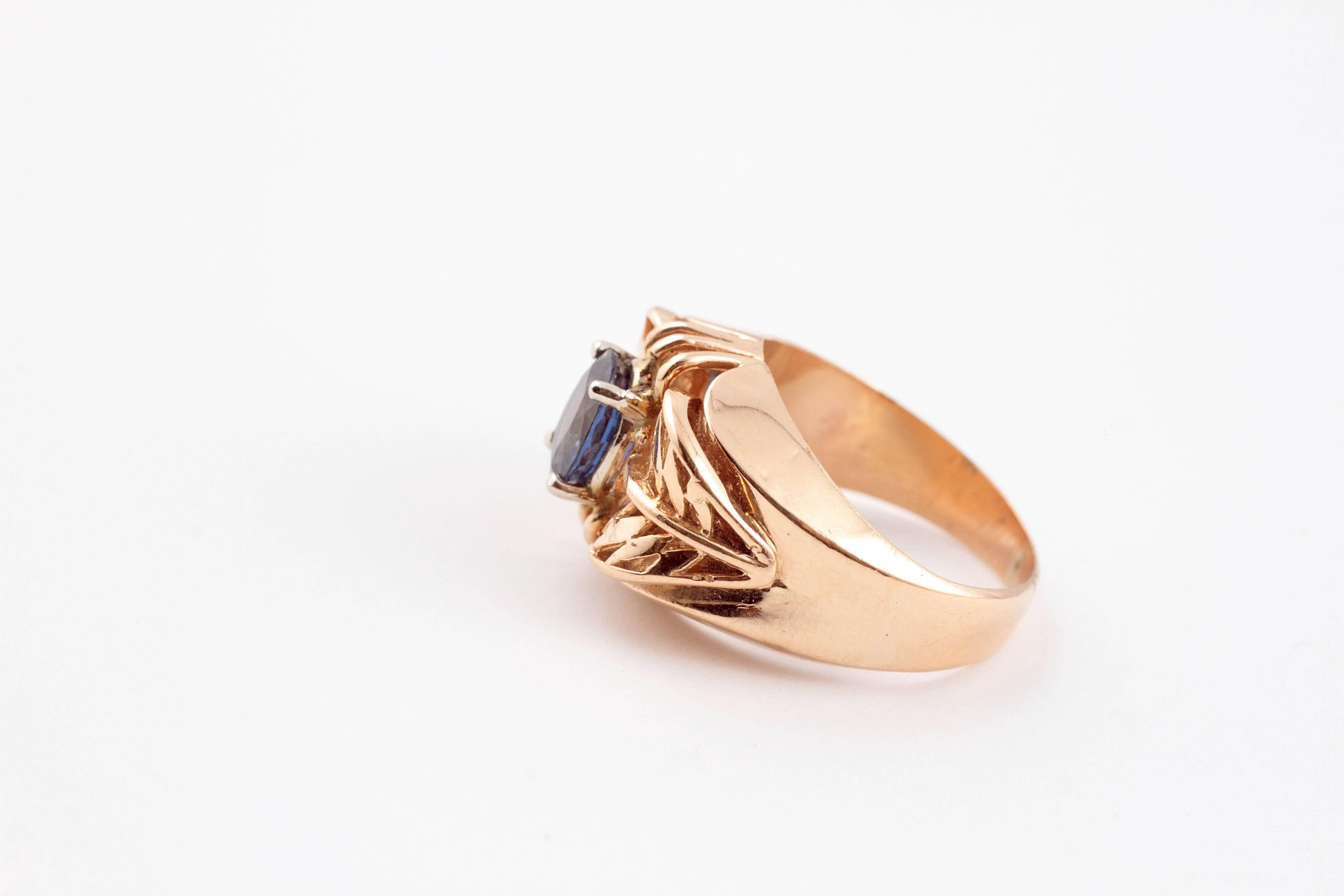 1.35 Carat Blue Sapphire Ring Yellow Gold 1