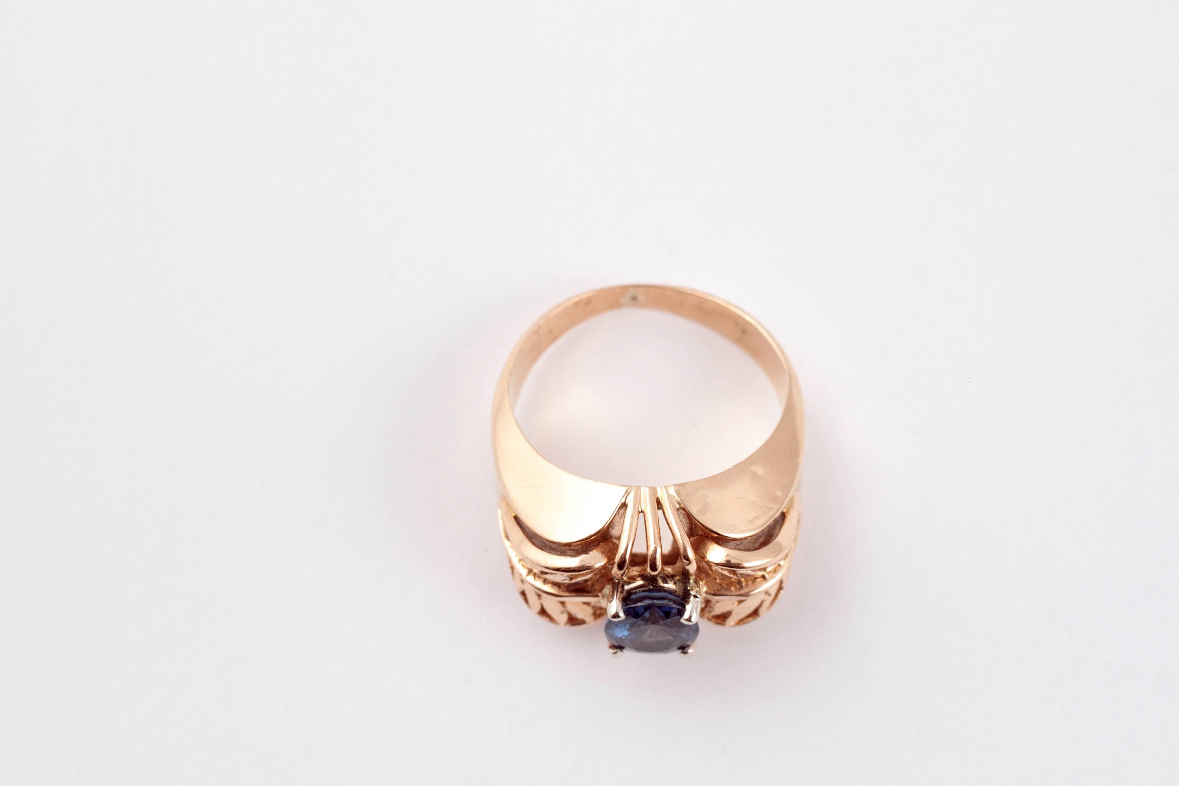 1.35 Carat Blue Sapphire Ring Yellow Gold 3