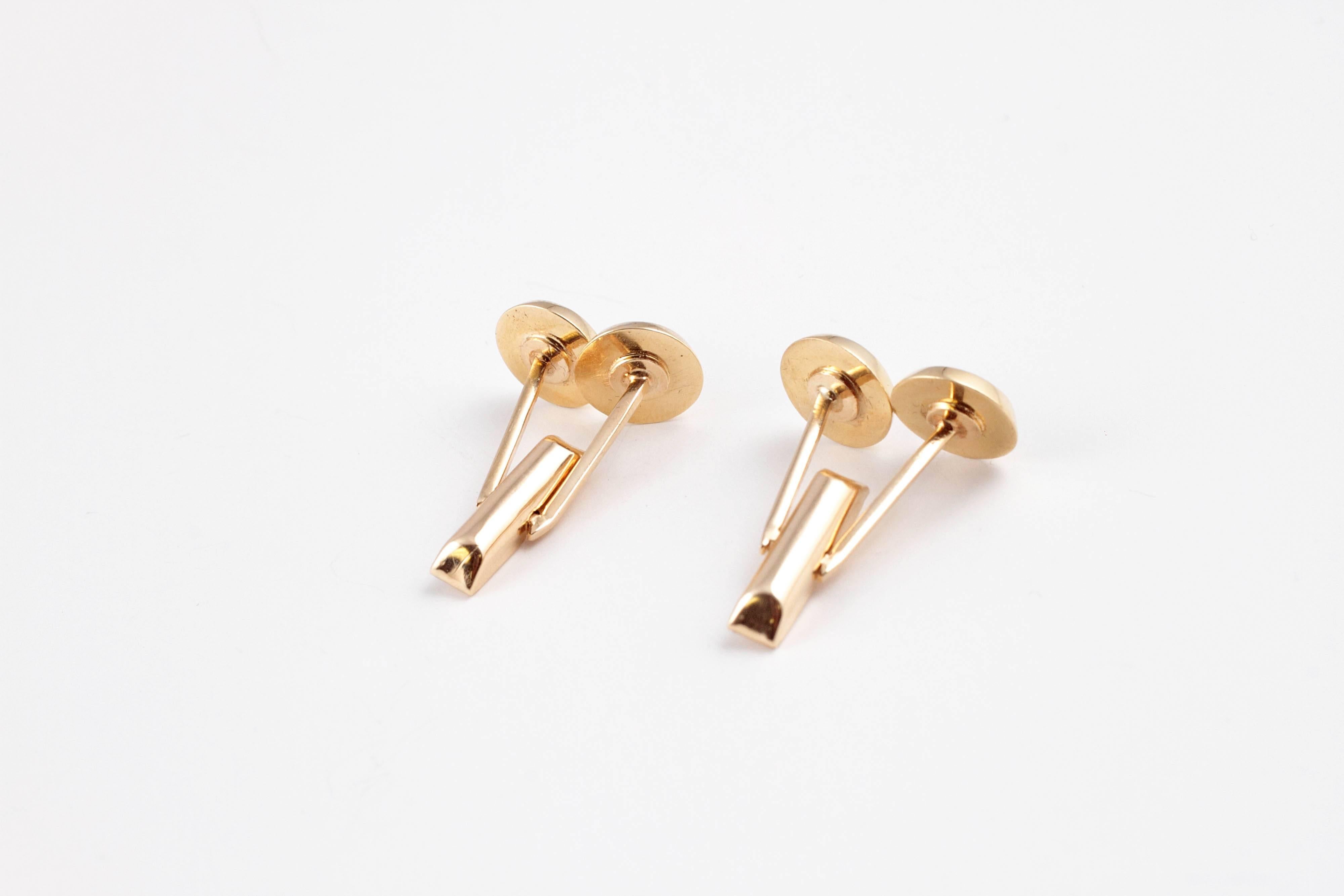 Radiant Cut 1.00 Carat Diamond Yellow Gold Cufflinks For Sale