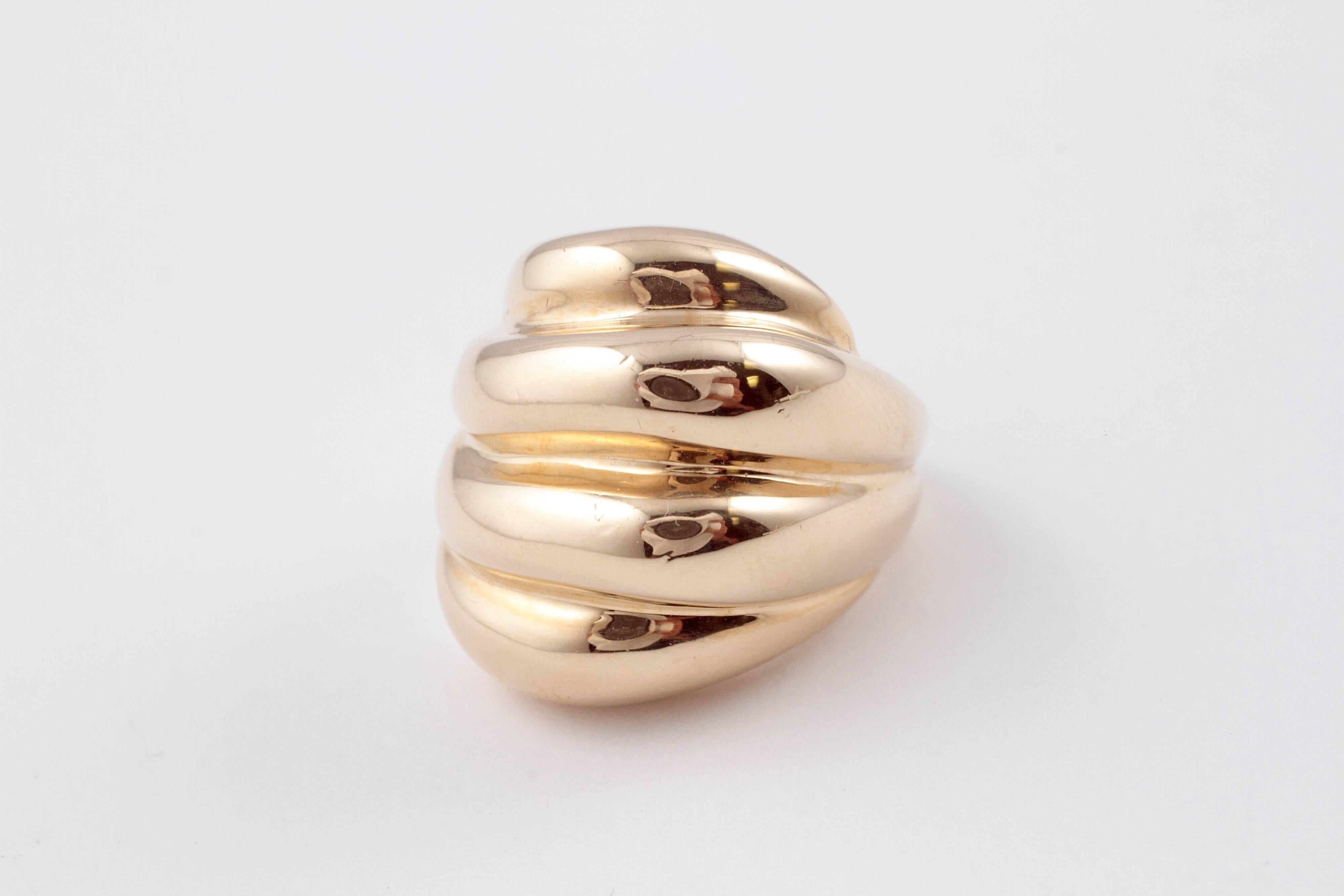 Yellow Gold Polished Fluted Form Ring In Excellent Condition In Dallas, TX