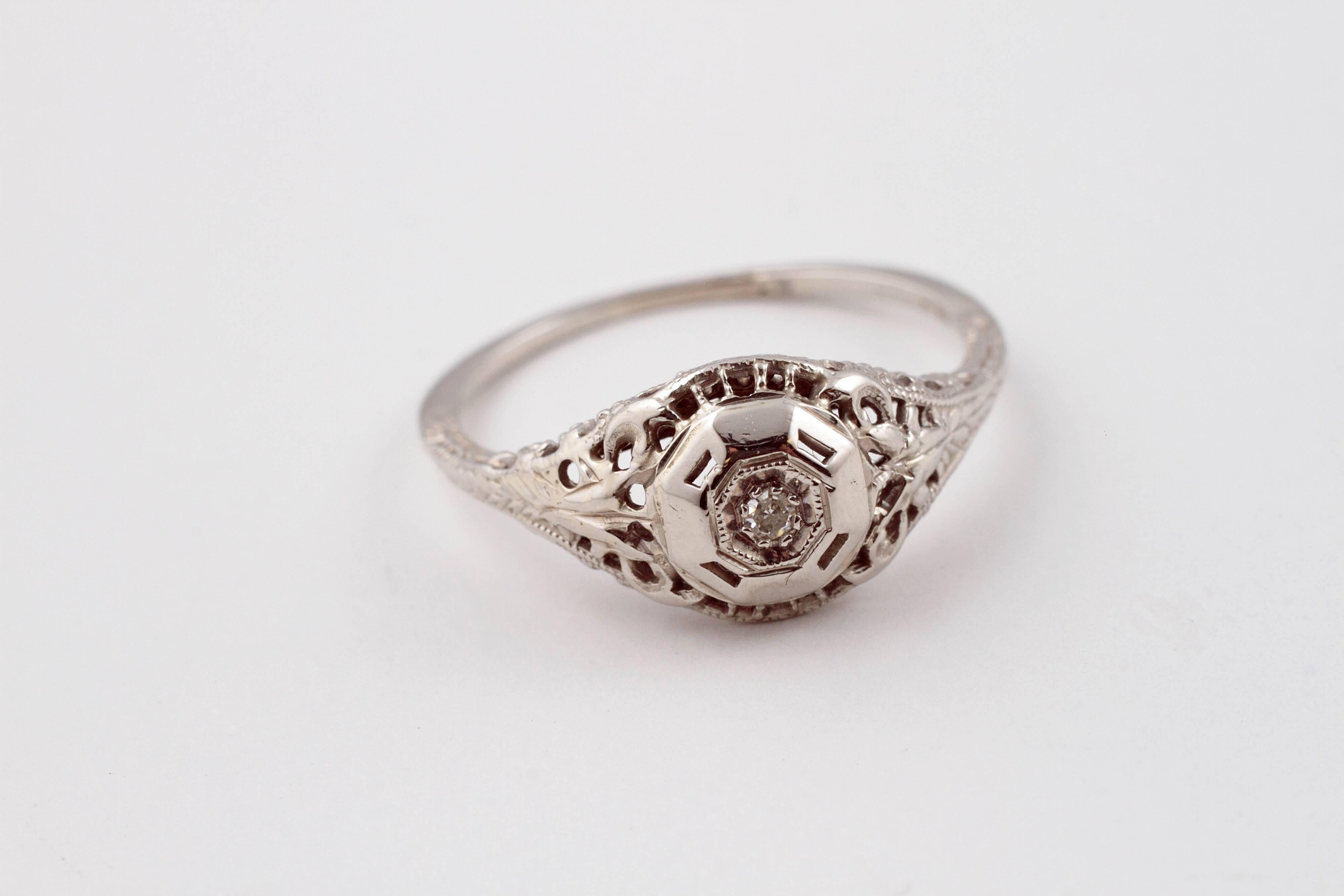 Round Cut Art Deco Diamond Engagement Ring 