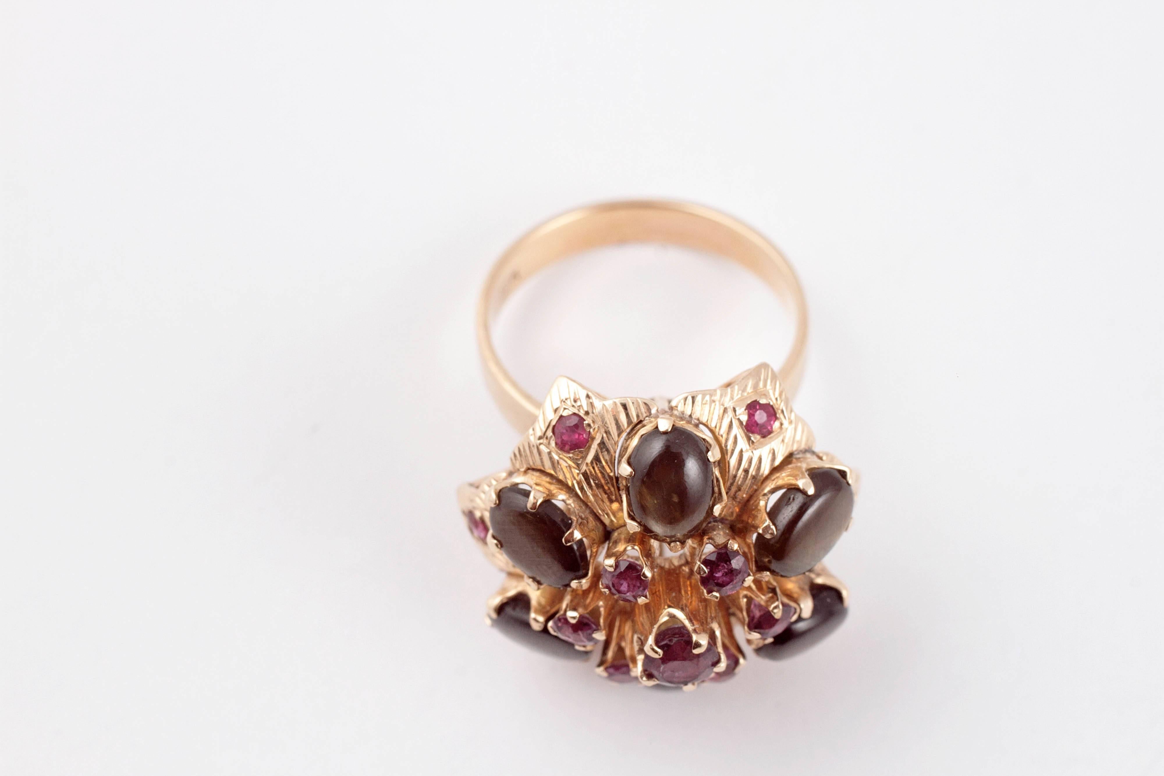 Black Star Sapphire Ruby Ring in 18 Karat Gold 2