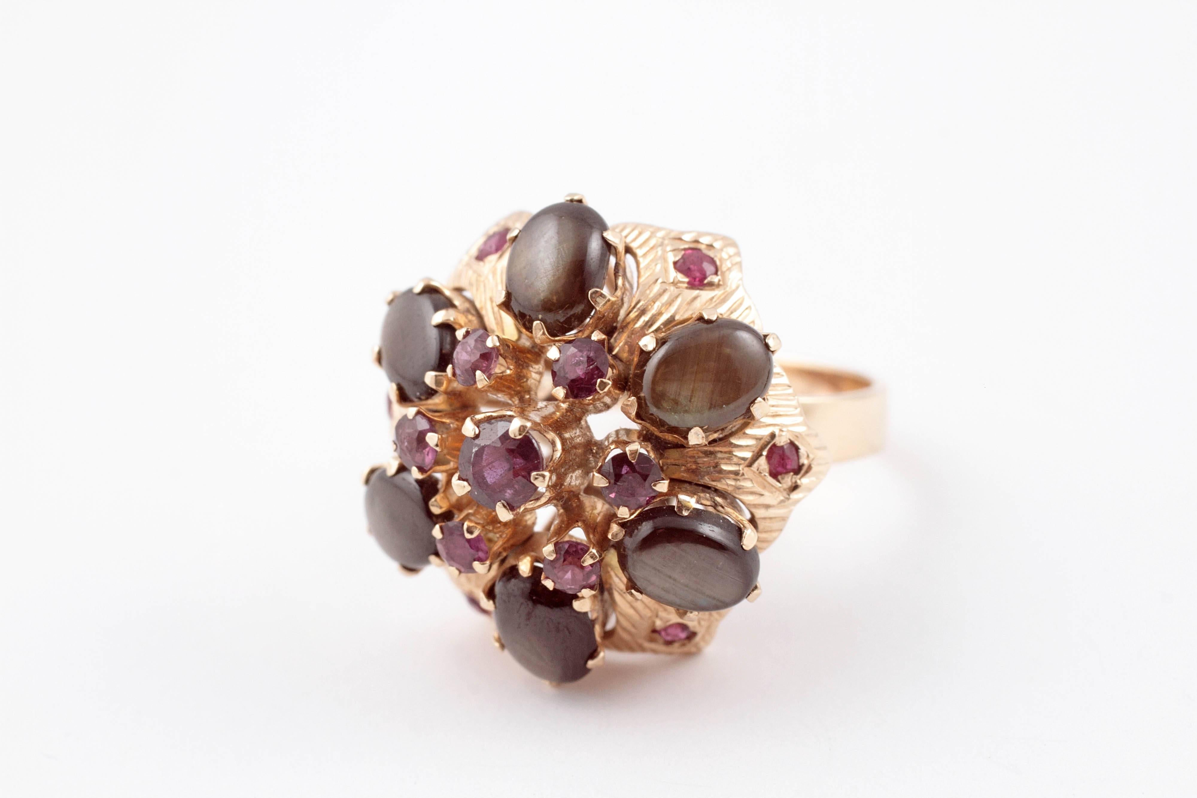 Black Star Sapphire Ruby Ring in 18 Karat Gold 3