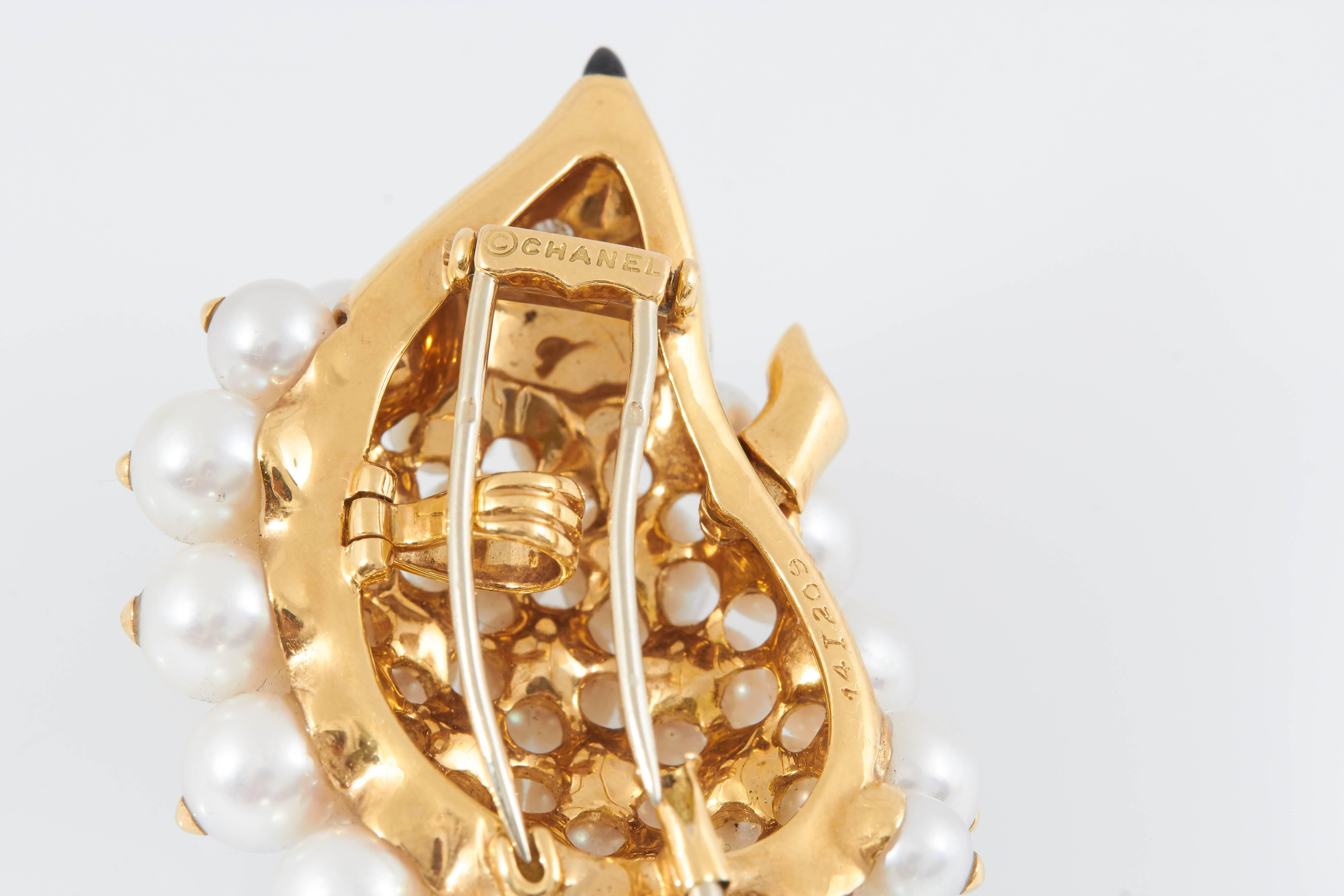 Women's Chanel Pearl Gold Porcupine Pin
