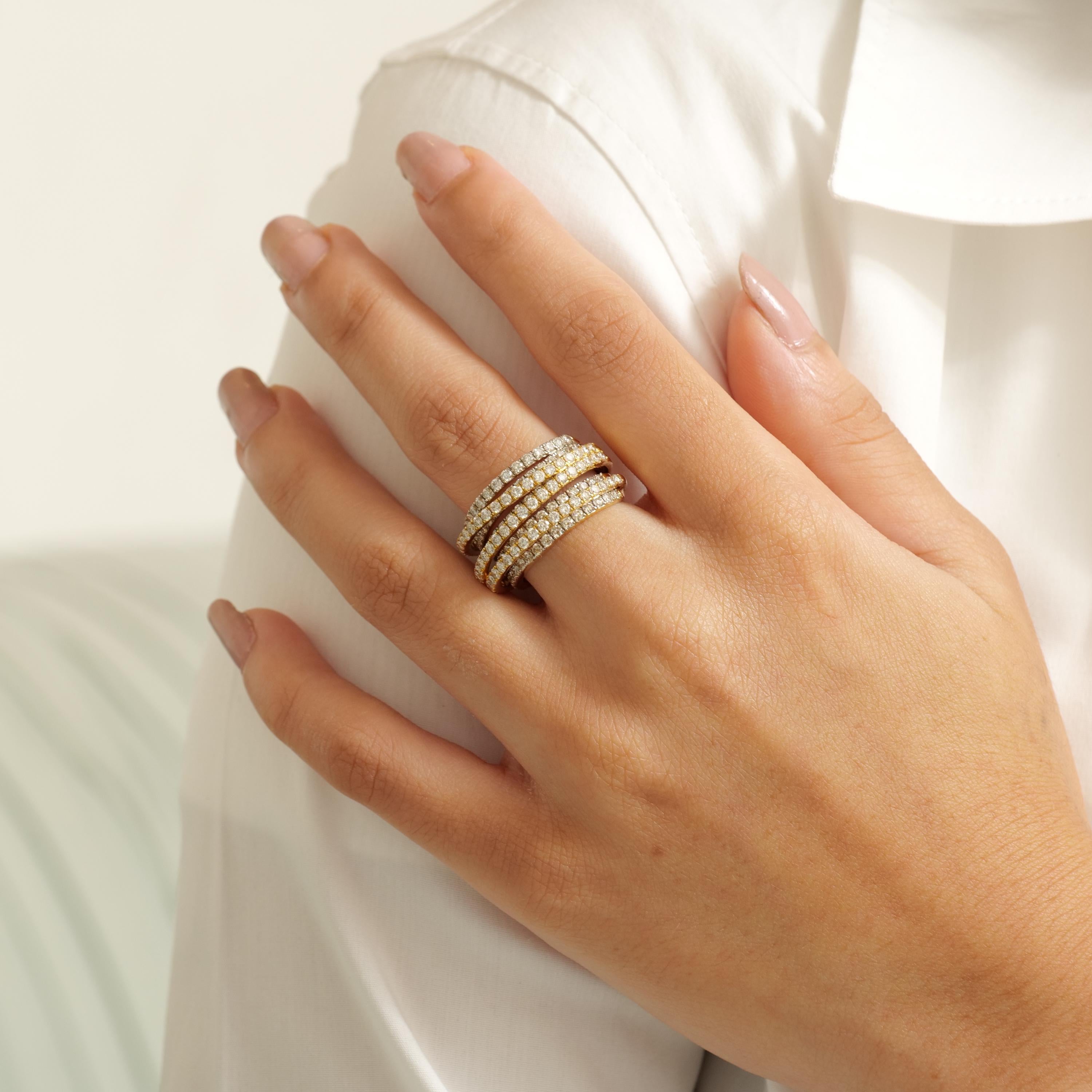 Taille ronde Bague à large bande et spirale de diamants en or massif 14K (certifié) en vente