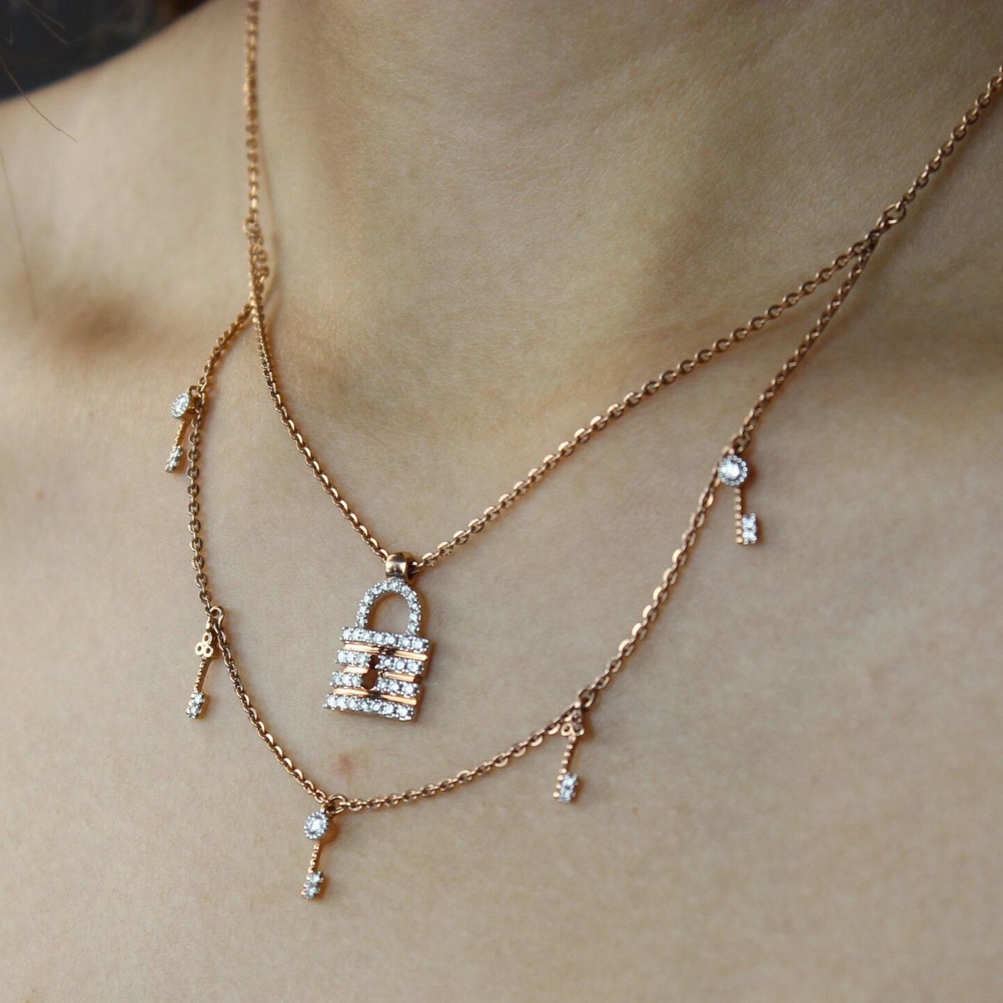 Collar de diamantes Lock & Key de oro macizo de 14k (certificado) Corte redondo en venta