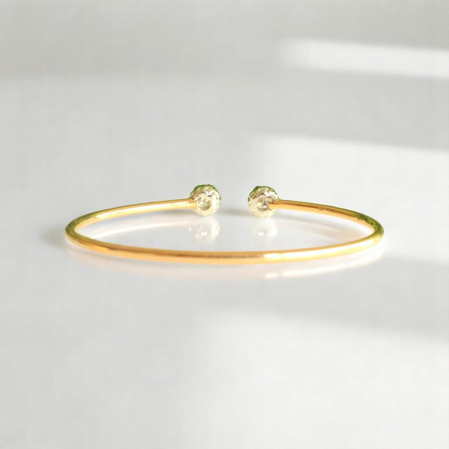 Bracelet manchette ouvert en or massif 14K avec fleurs et diamants (certifié) Neuf - En vente à New Delhi, DL