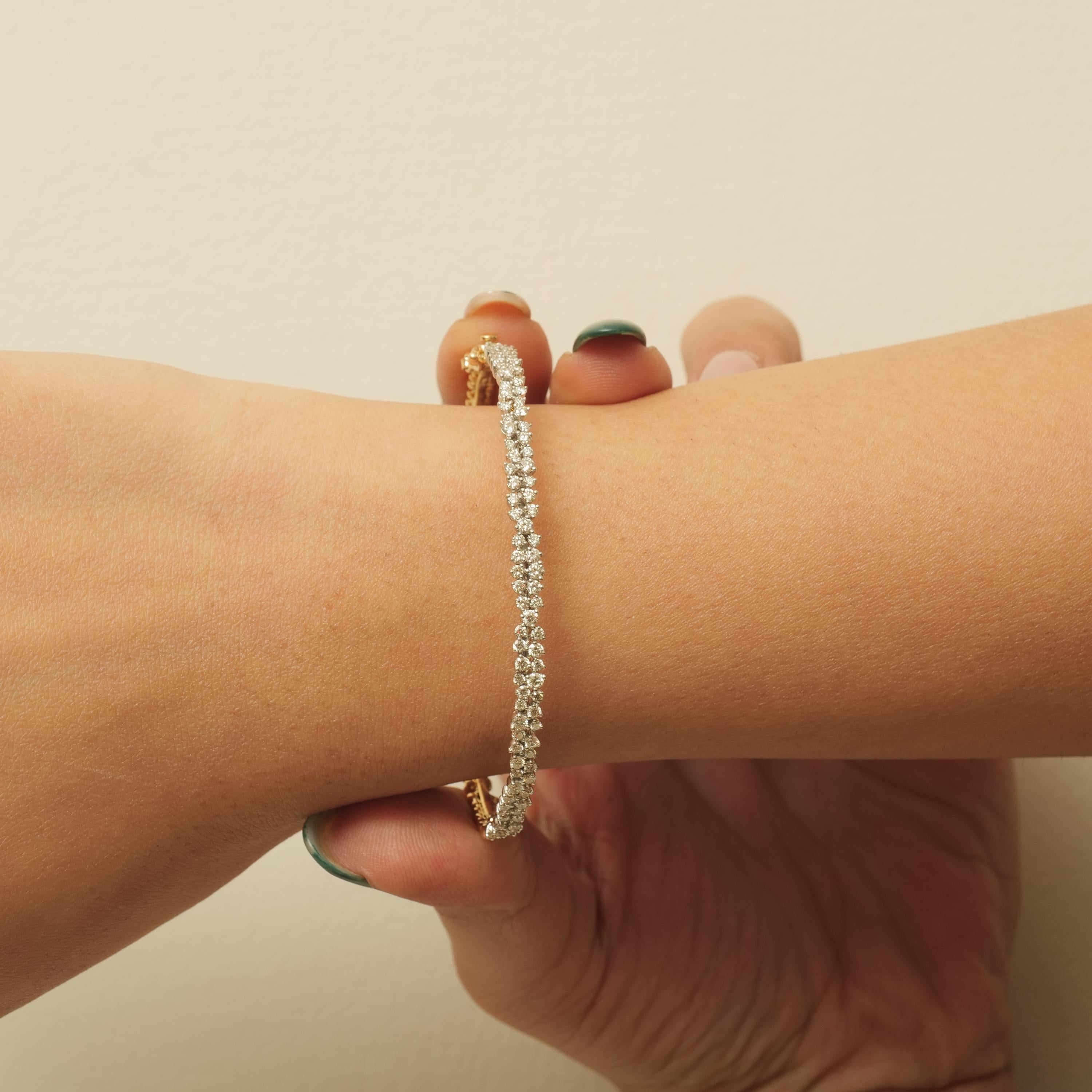 Taille ronde Bracelet d'affirmation en or massif 14K avec diamants en grappe (certifié) en vente
