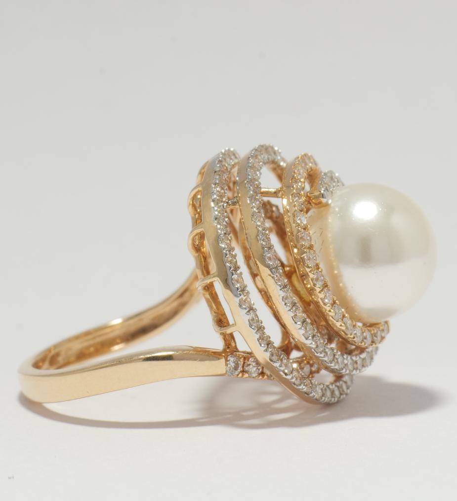 Donna Anello con diamante e perla dei mari del sud coltivata in oro massiccio 14K (certificato) in vendita