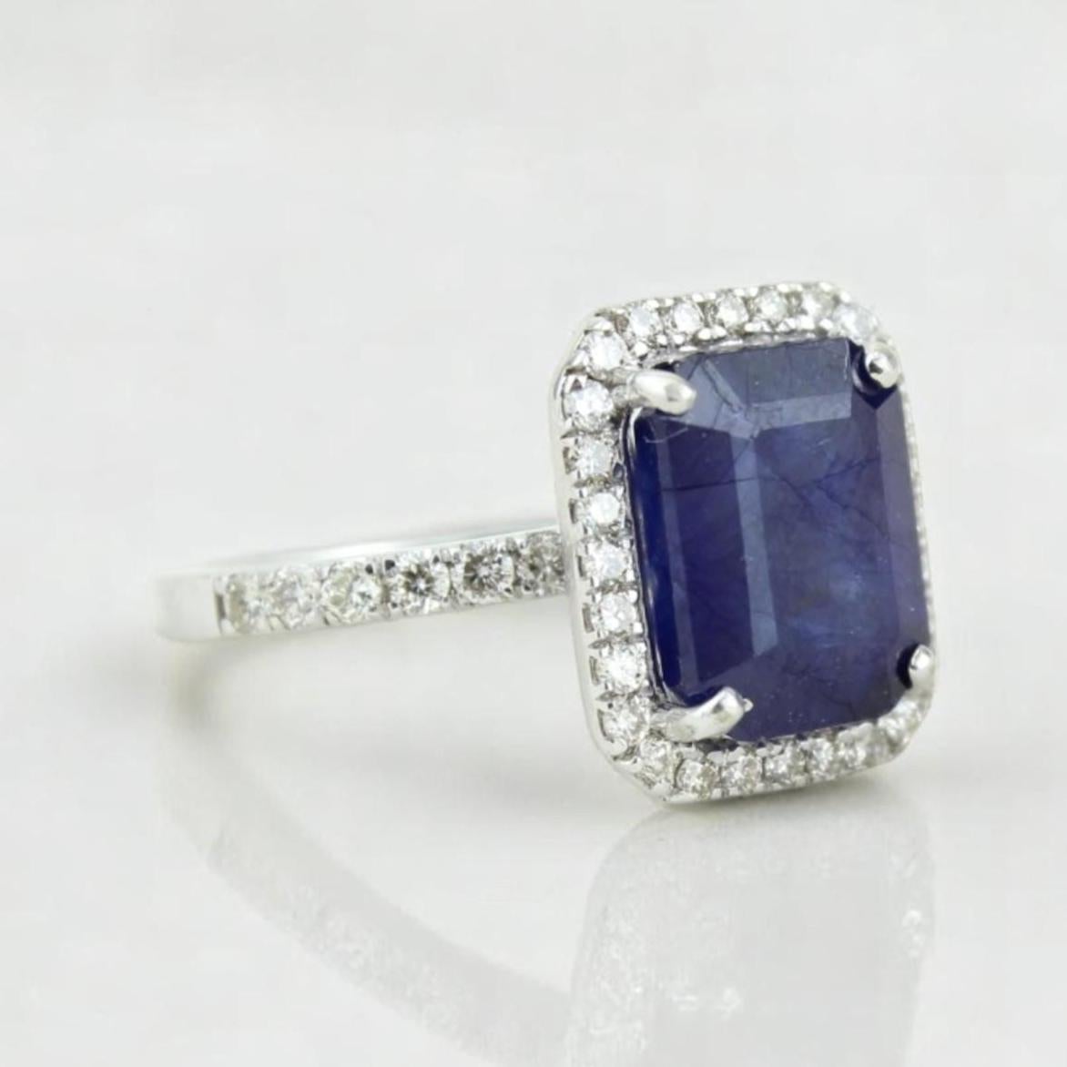 Bague en or massif 14k avec saphir bleu et diamant en halo (certifié) Neuf - En vente à New Delhi, DL