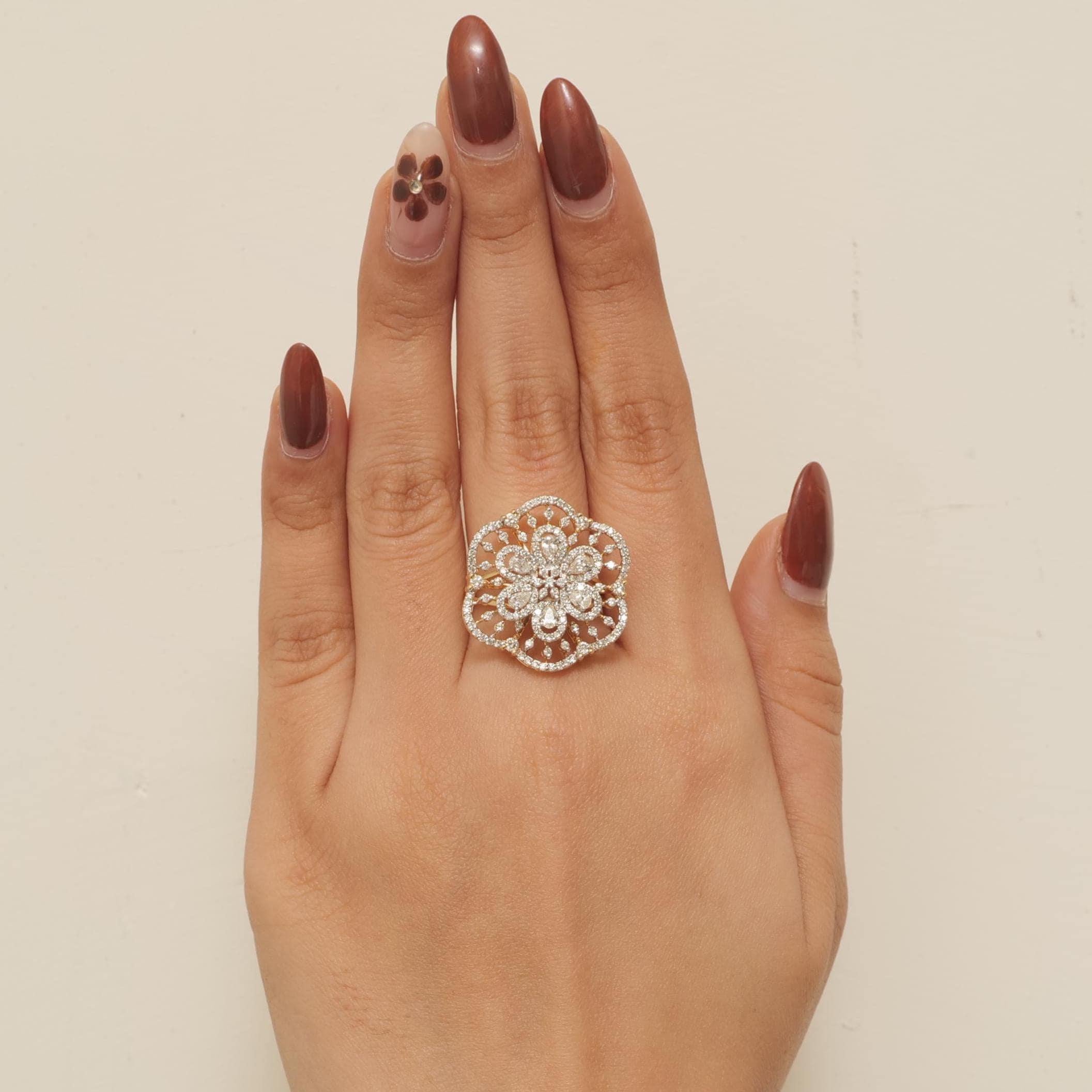 Blumencluster-Diamantring aus 14k massivem Gold (zertifiziert) (Art déco) im Angebot