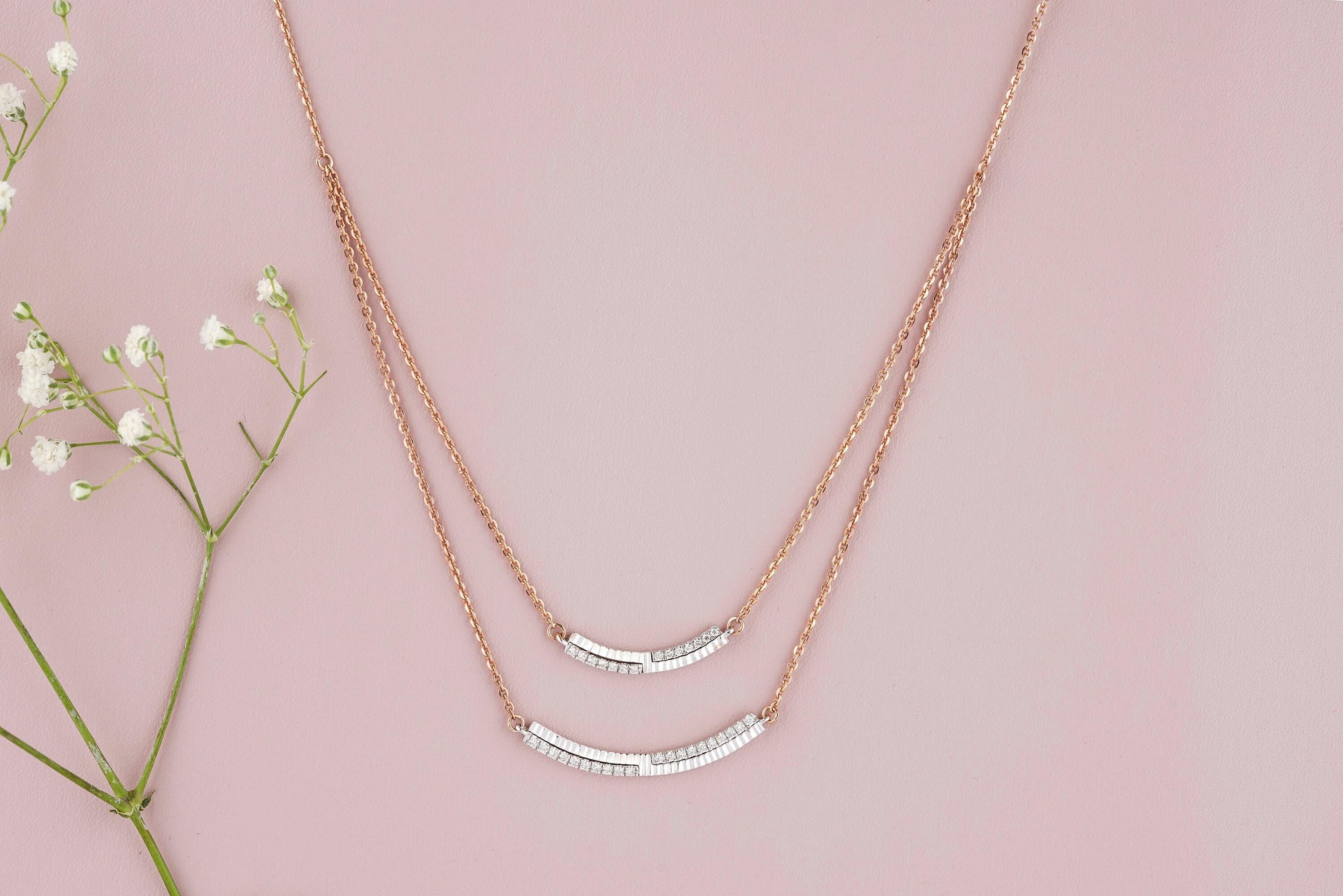 Art déco Collier en or massif 14k à double arc et diamants superposés (certifié) en vente