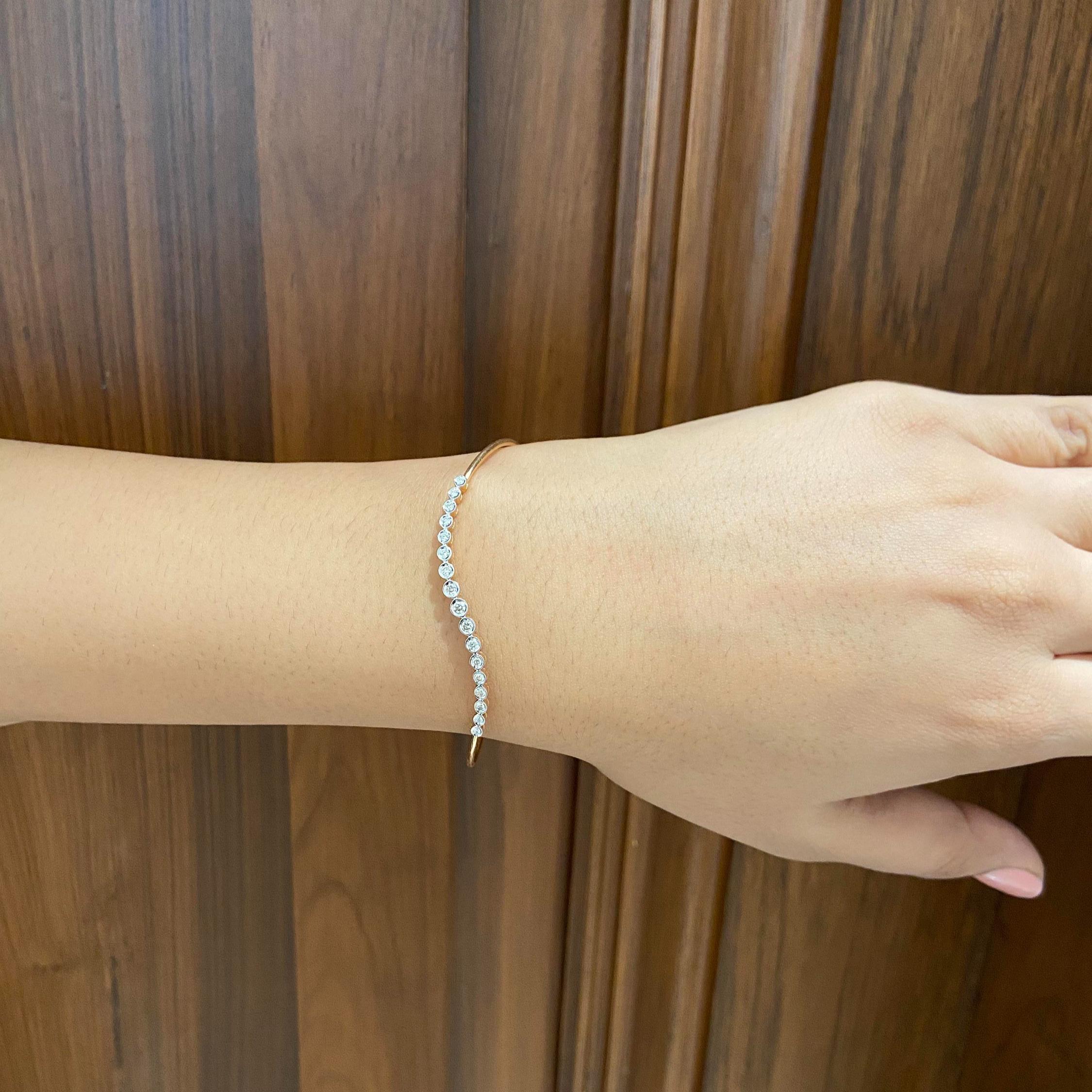 Lünette Diamant Manschette Armband mit Schmetterling Charme in 14K Solid Gold (zertifiziert) (Art déco) im Angebot