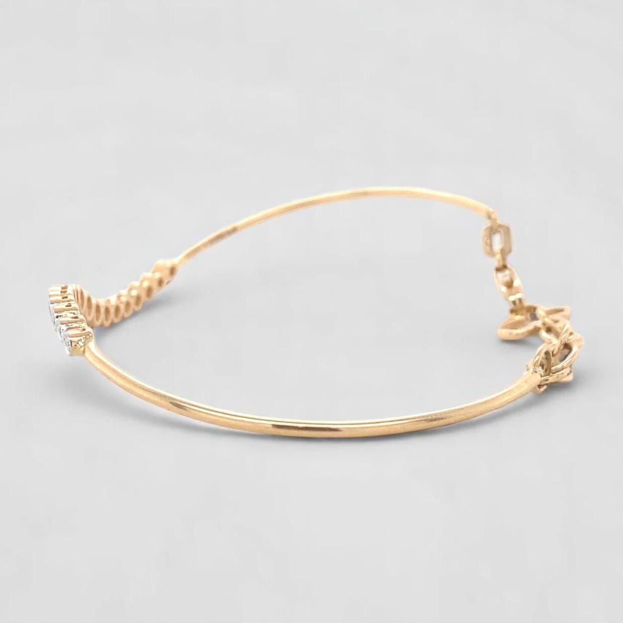 Lünette Diamant Manschette Armband mit Schmetterling Charme in 14K Solid Gold (zertifiziert) (Rundschliff) im Angebot