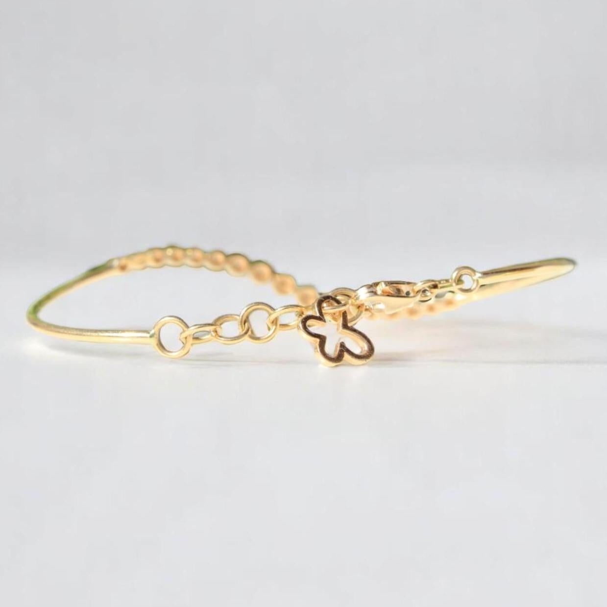 Lünette Diamant Manschette Armband mit Schmetterling Charme in 14K Solid Gold (zertifiziert) Damen im Angebot