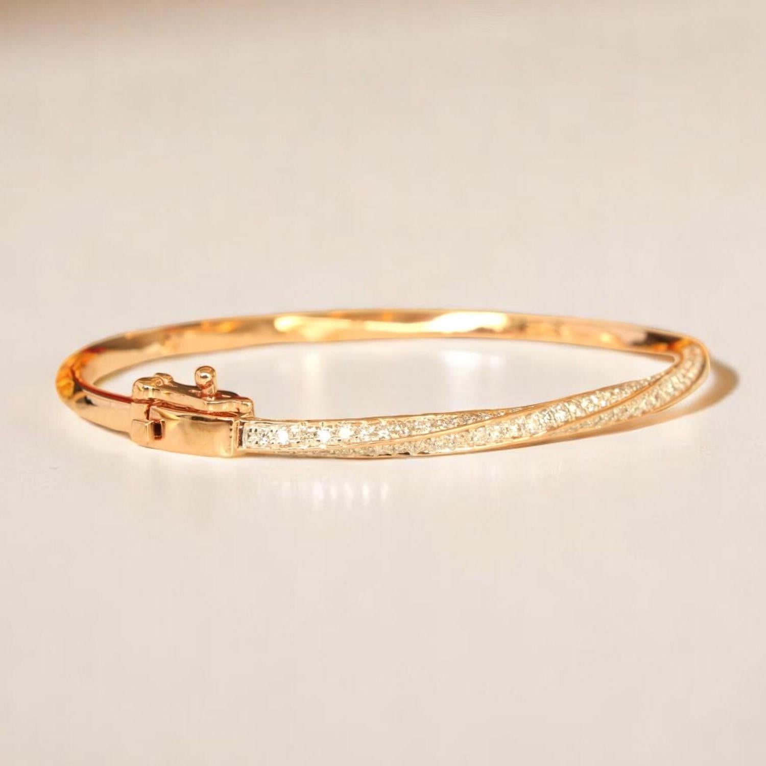 Diamant-Manschettenarmband aus massivem 14-karätigem Gold (zertifiziert) im Zustand „Neu“ im Angebot in New Delhi, DL