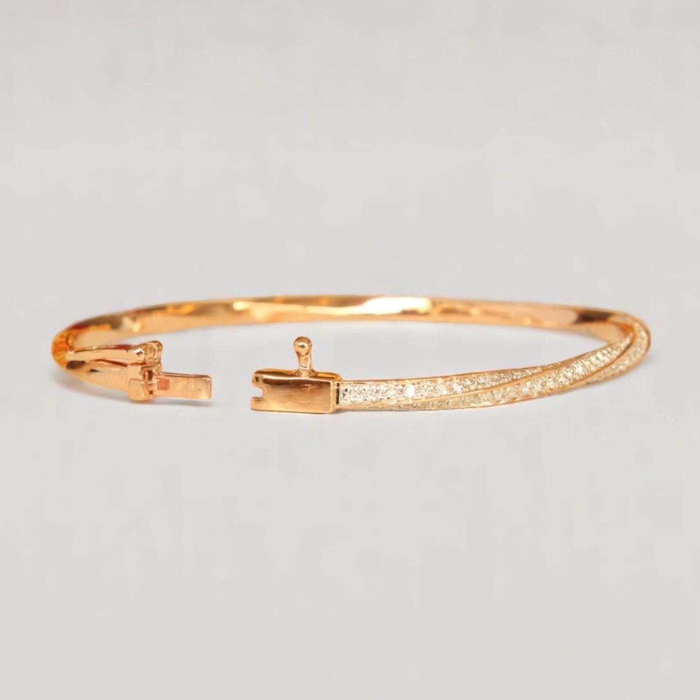 Diamant-Manschettenarmband aus massivem 14-karätigem Gold (zertifiziert) Damen im Angebot
