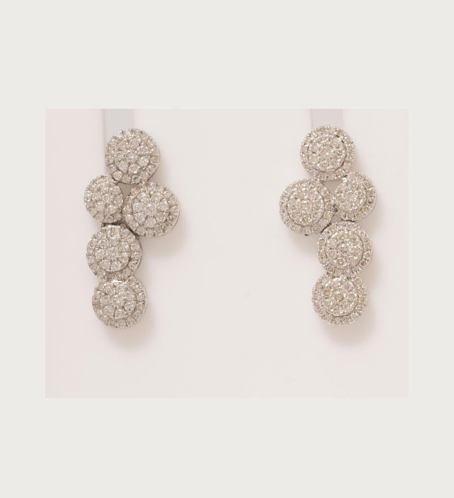 Boucles d'oreilles en or massif 14k avec diamant en grappe (certifié) en vente