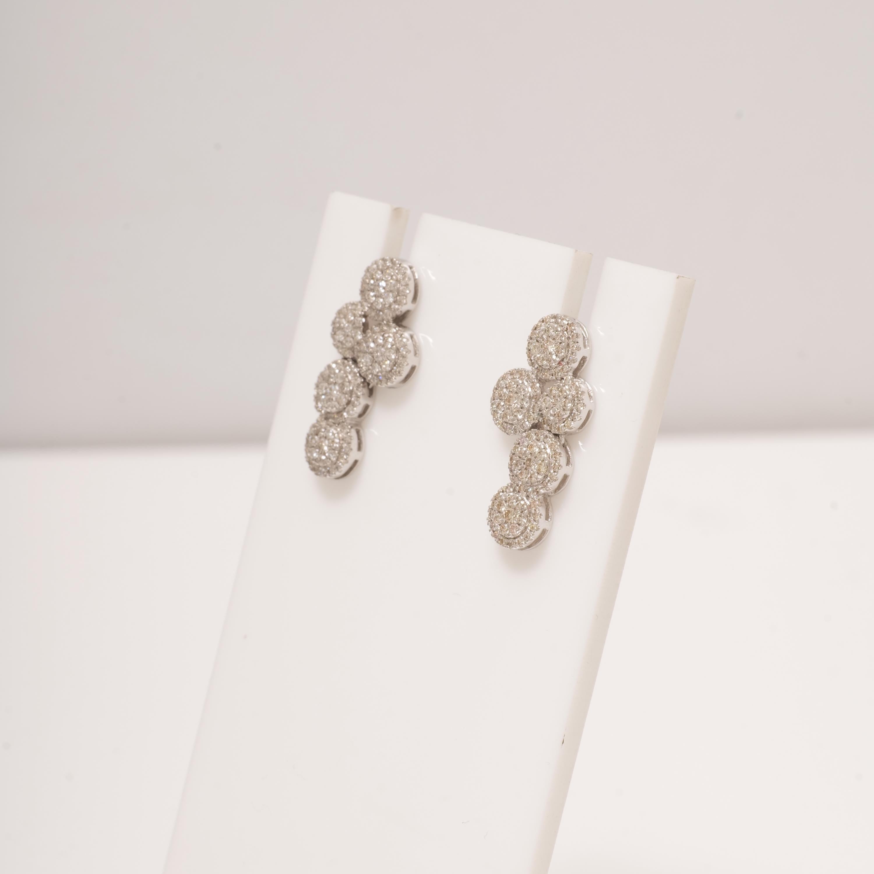 Boucles d'oreilles en or massif 14k avec diamant en grappe (certifié) Neuf - En vente à New Delhi, DL