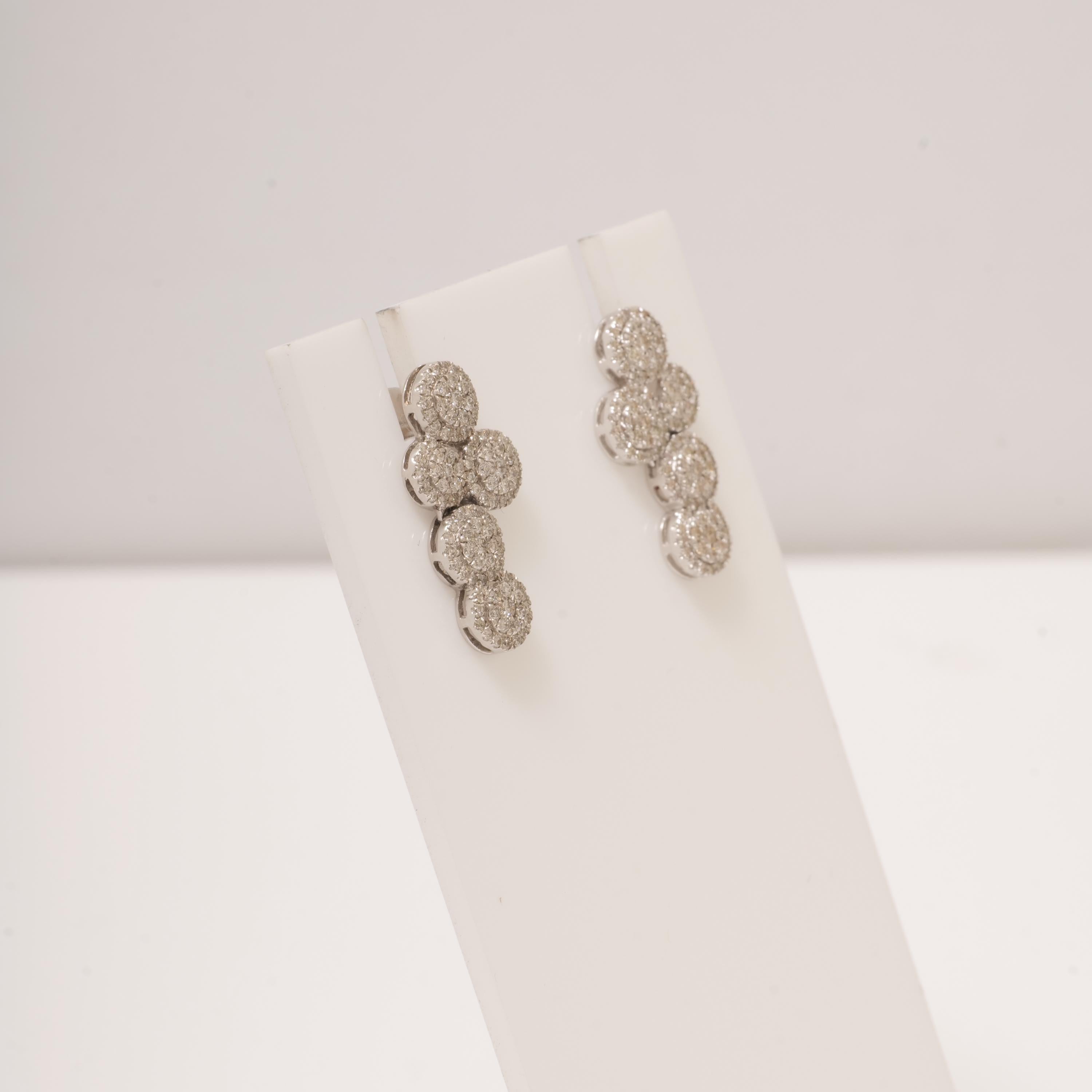 Boucles d'oreilles en or massif 14k avec diamant en grappe (certifié) Pour femmes en vente