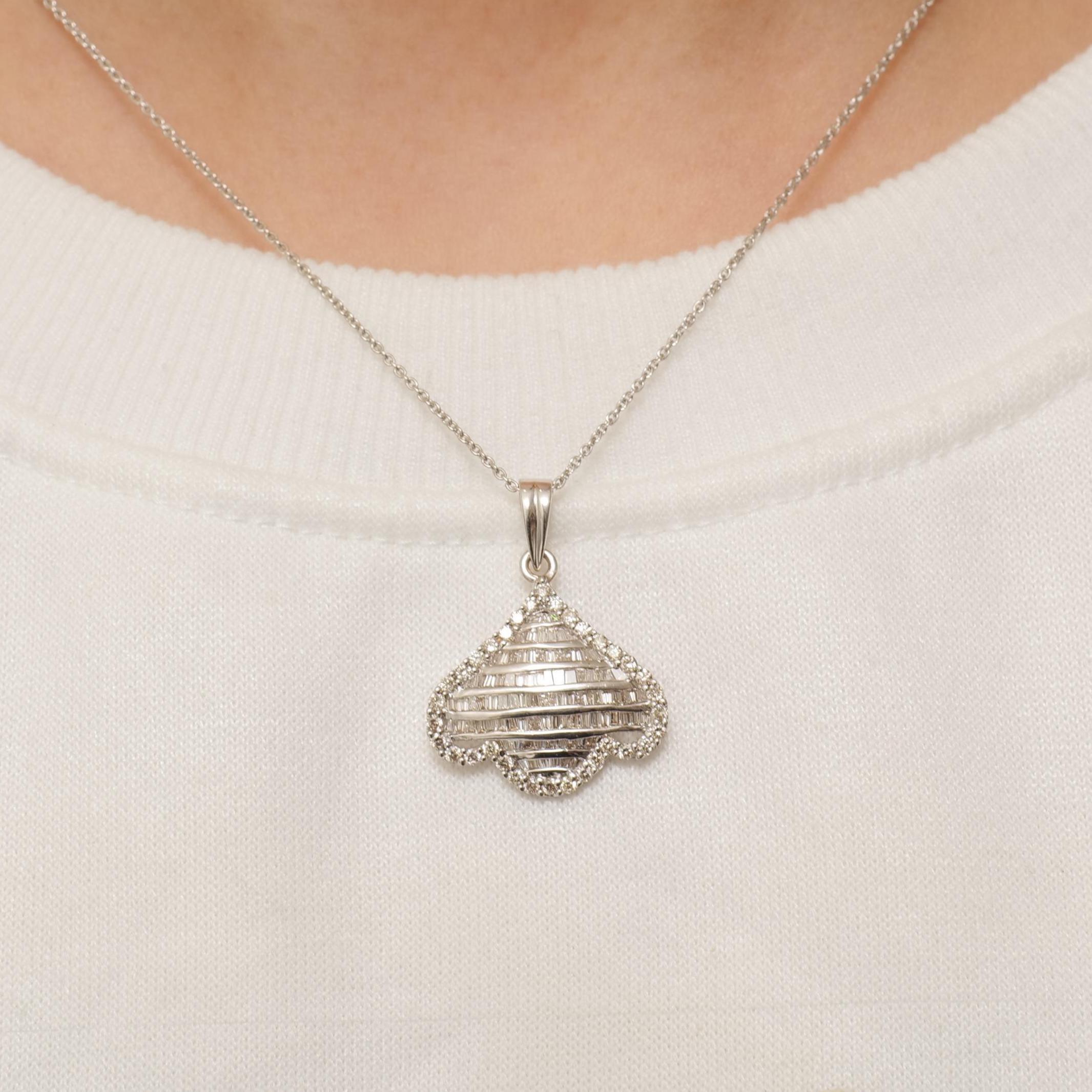 Blumenblatt-Diamant-Anhänger-Halskette aus massivem 14-karätigem Gold (zertifiziert) (Rundschliff) im Angebot