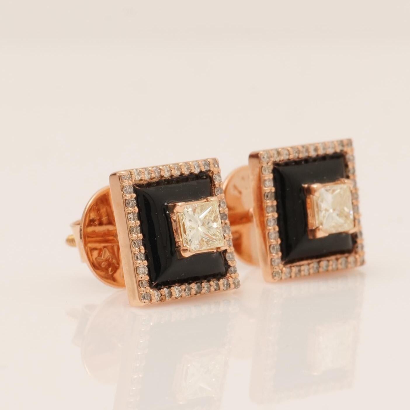Taille ronde Boucles d'oreilles princesse diamant avec émail noir en or massif 14K (certifié) en vente