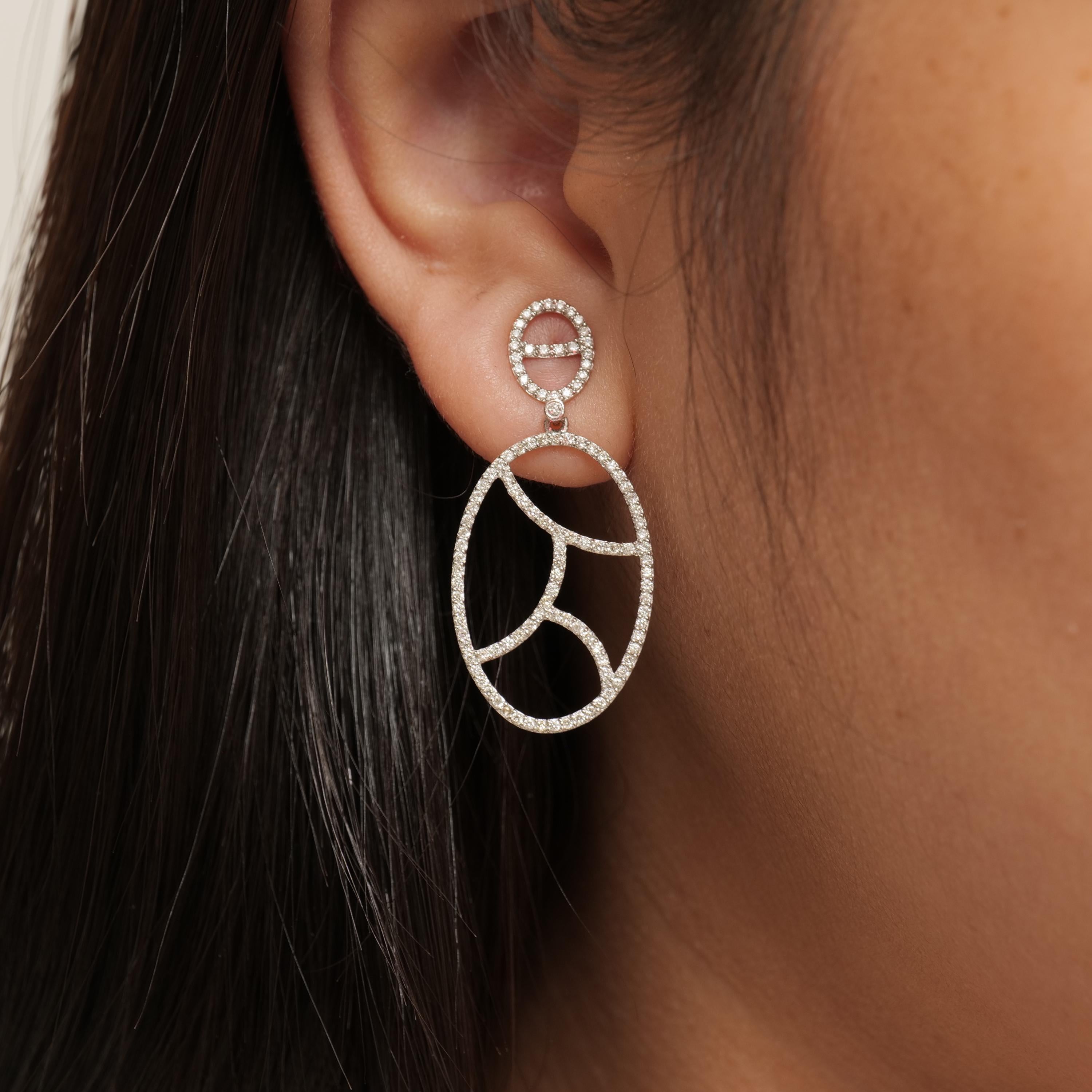 Art déco Boucles d'oreilles pendantes en or massif 14k avec diamant ovale (certifié) en vente