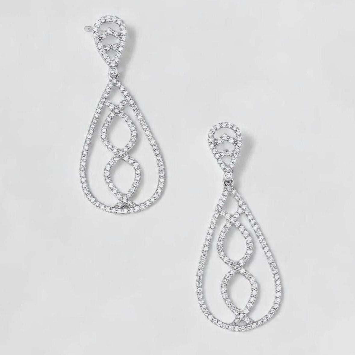 Orecchini a goccia con diamanti pendenti in oro massiccio 14K (certificati) in vendita 2