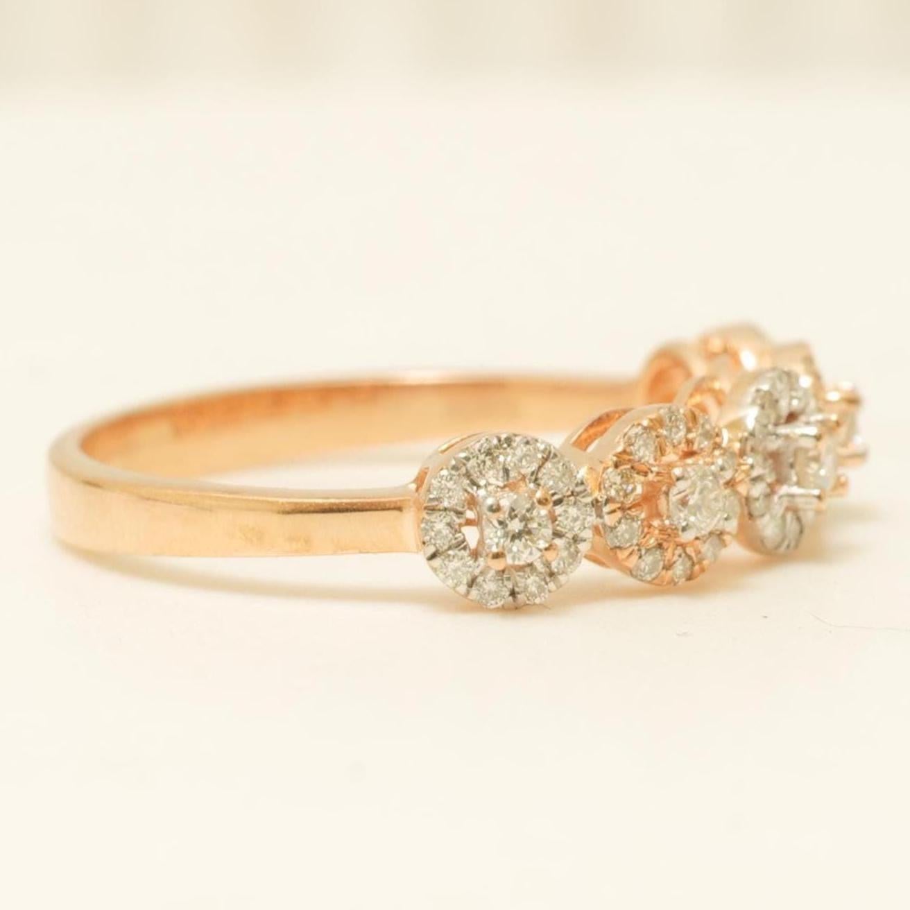 Donna Anello a fascia con diamanti per l'eternità con incastonatura a raggiera in oro massiccio 14K (certificato) in vendita