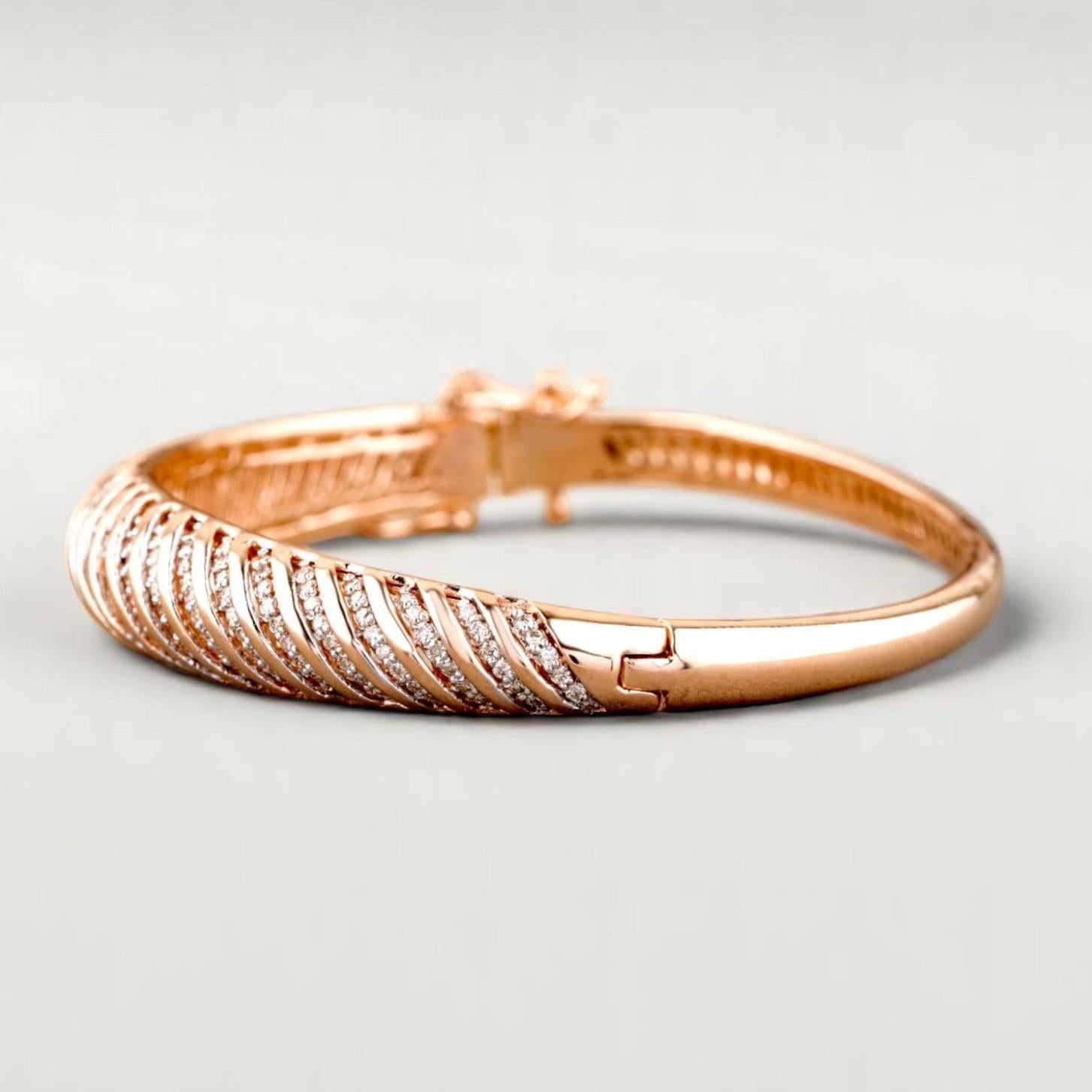 Bracelet à charnière avec diamant en or massif 14K (certifié) Neuf - En vente à New Delhi, DL