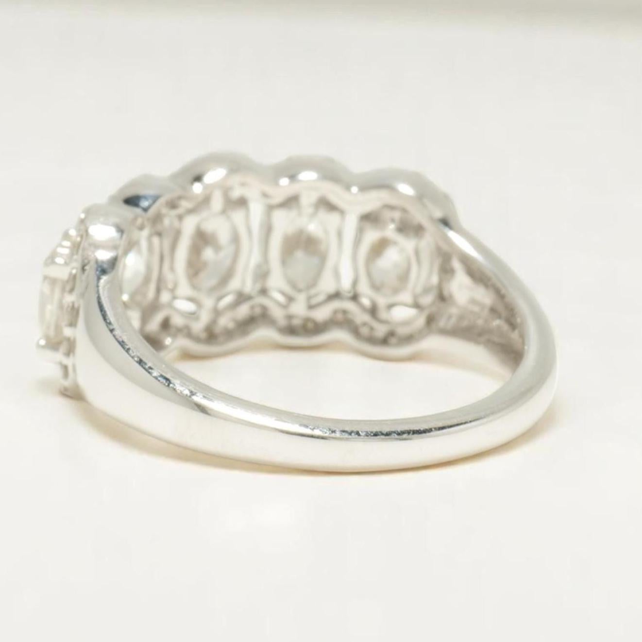 Anello aureola ovale con diamante per l'eternità in oro massiccio 14 carati (certificato) In condizioni Nuovo in vendita a New Delhi, DL