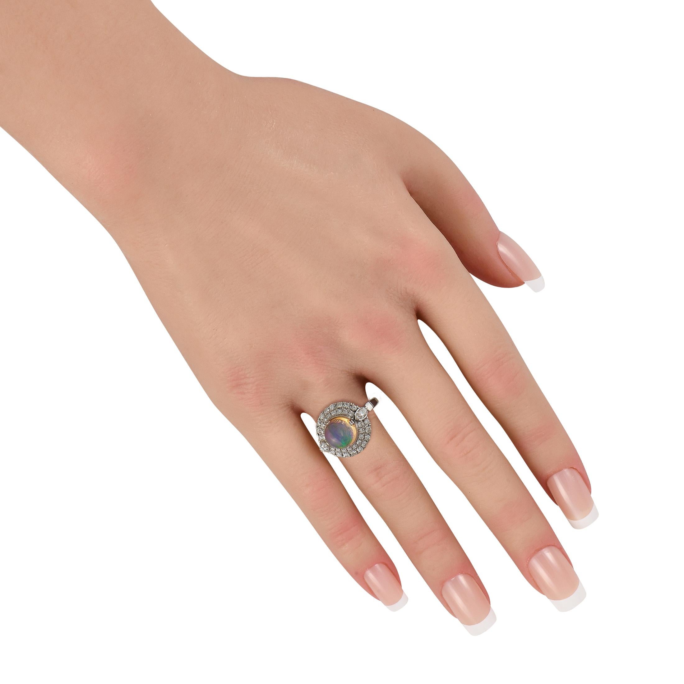 Taglio rotondo Anello in platino con diamante e opale da 1.05 carati in vendita