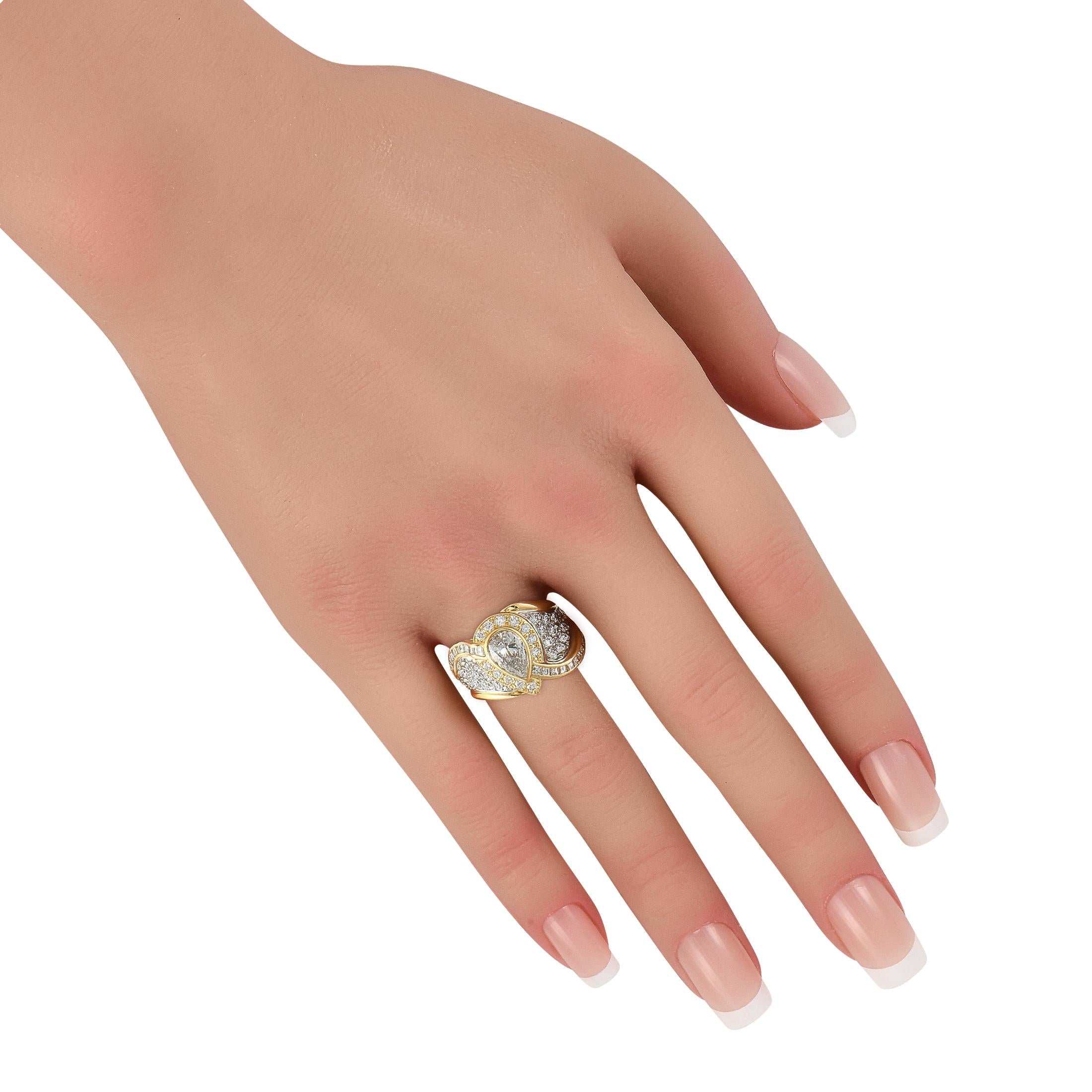 Taille ronde Bague en or jaune 18K avec 3.11ct de diamant en vente