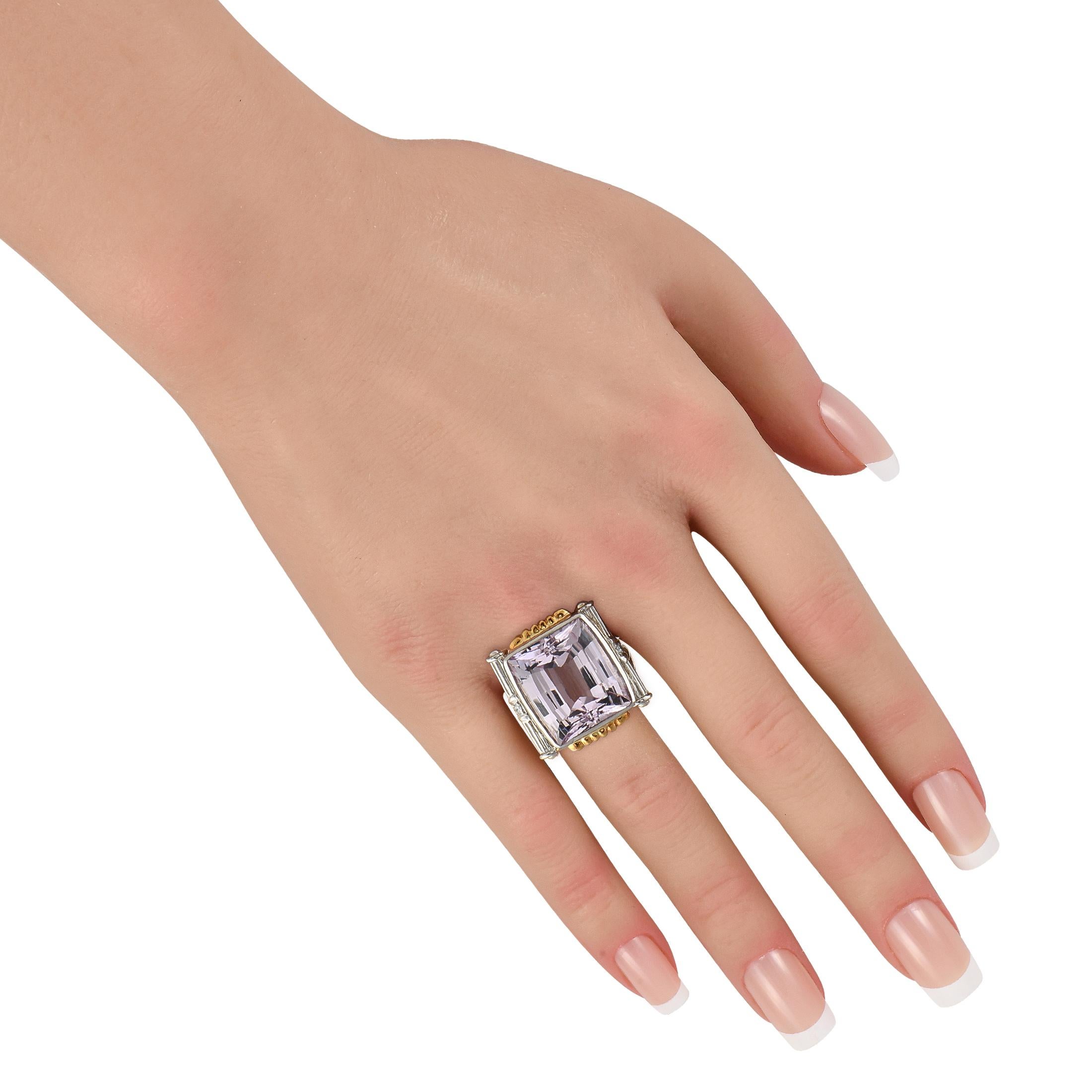 Taglio misto Anello in platino e oro giallo 18 carati con diamante e Kunzite da 0,10 carati in vendita