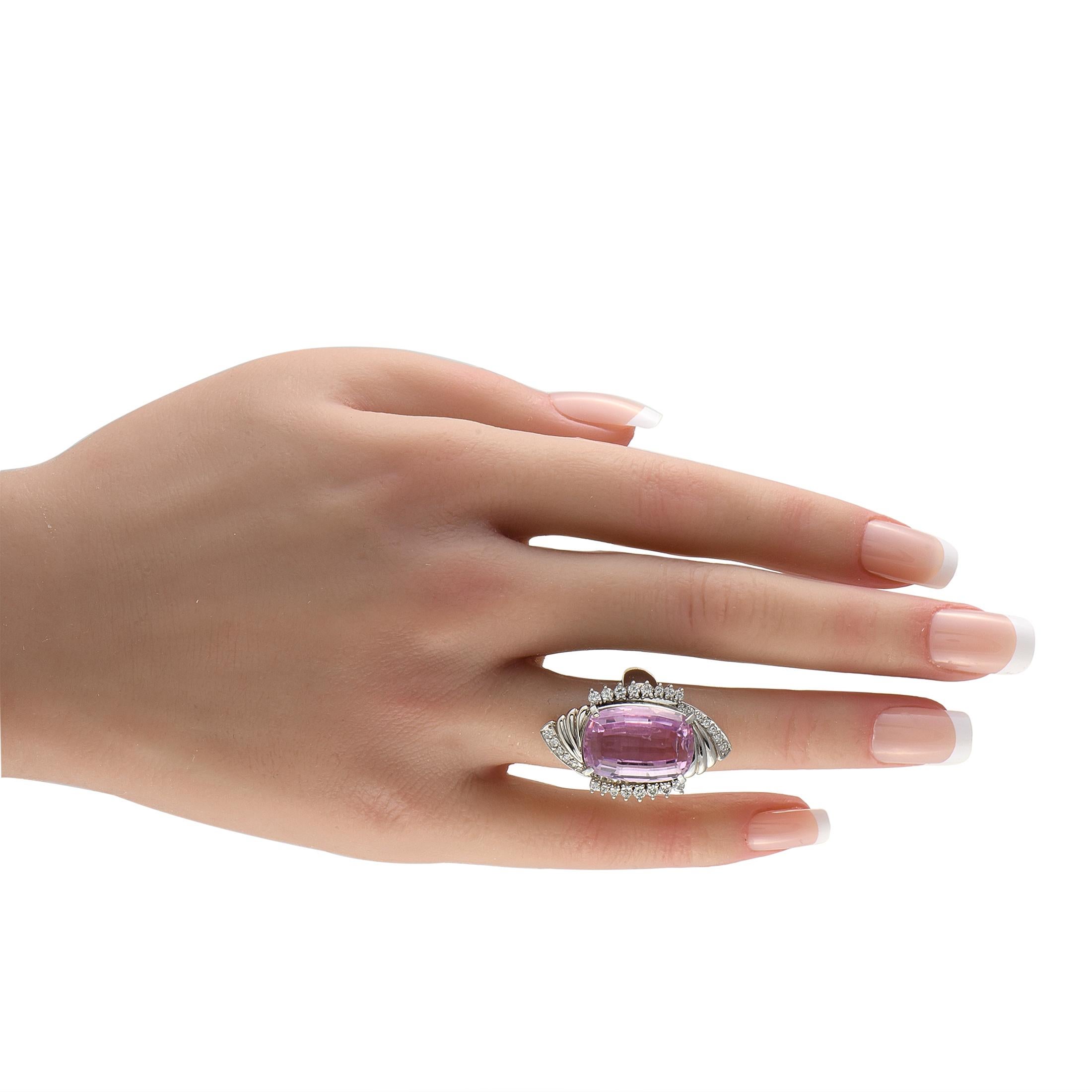 Taglio rotondo Anello in platino con diamante e Kunzite da 0,59 carati in vendita