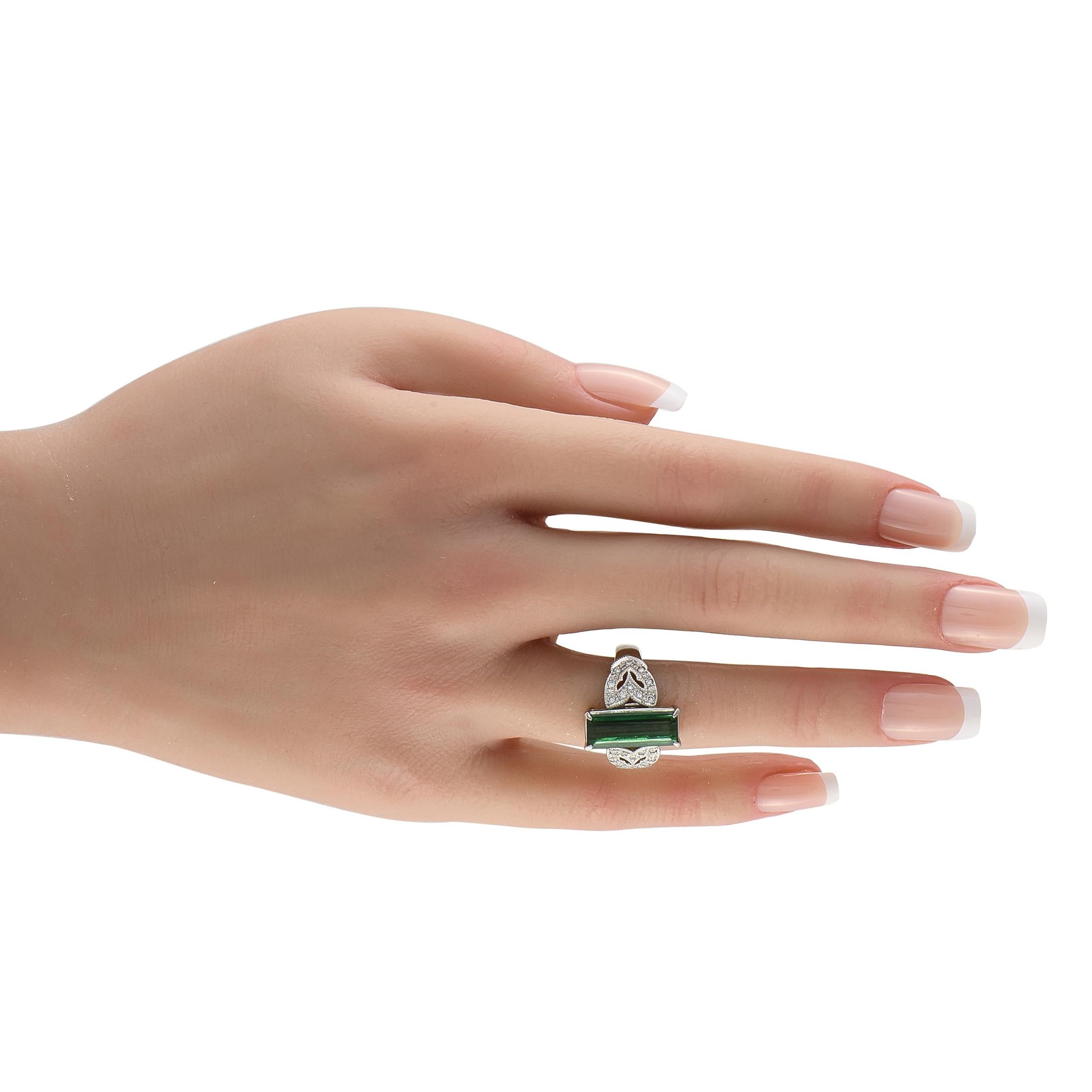 Taille ronde Bague en platine, diamant 0.24 carat et tourmaline en vente