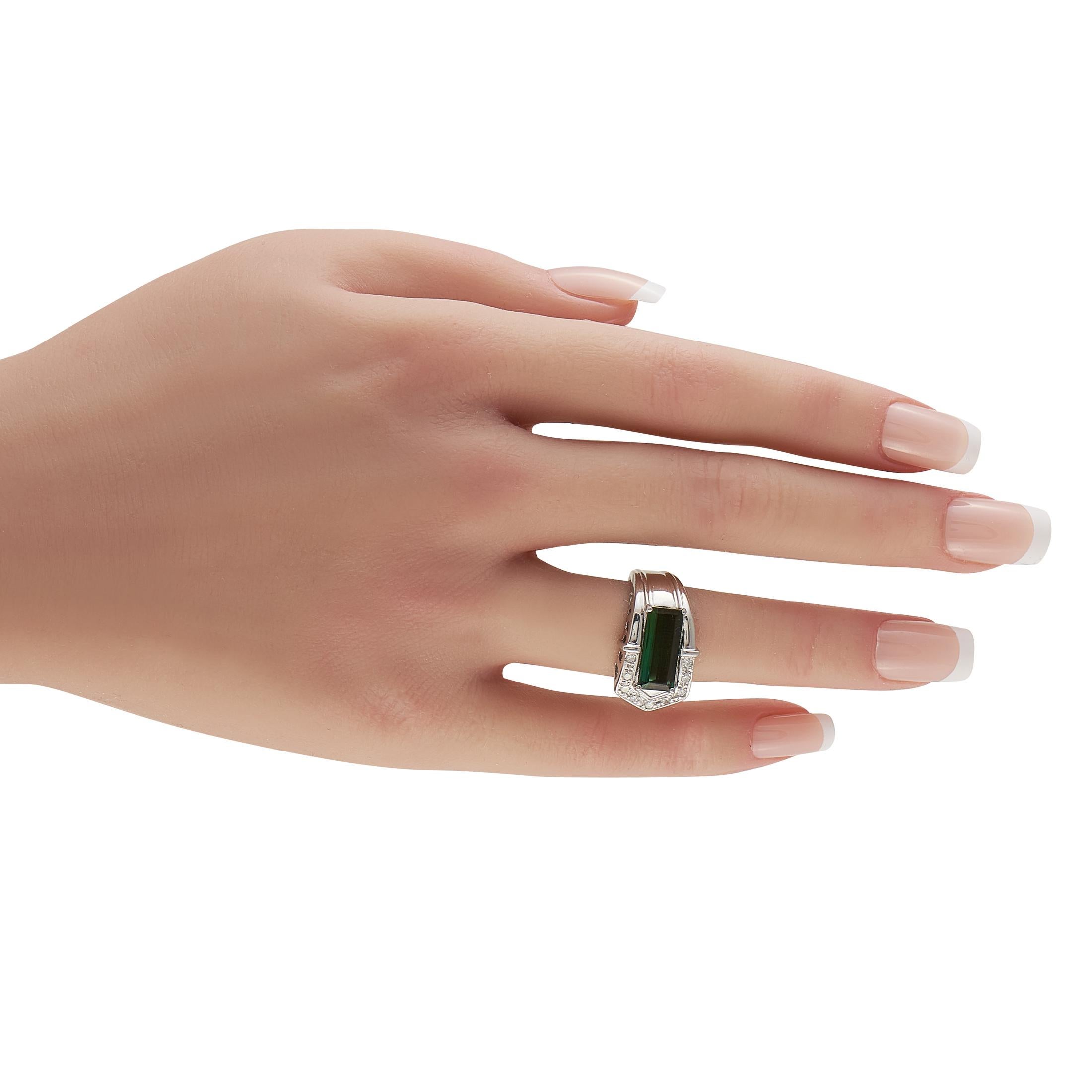 Taille ronde Bague en platine, diamant 0.18 carat et tourmaline en vente